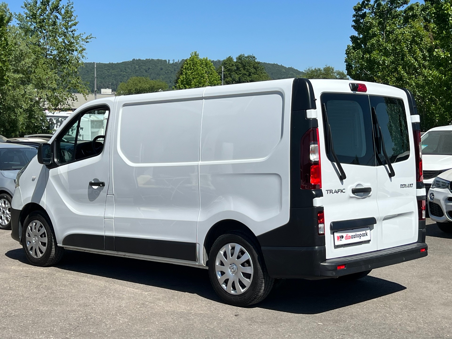 RENAULT Trafic 2.0 dCi 120 3.0t Business L1H1 *CH-Fahrzeug*Ab MFK*Klima*Rückfahrkamera*-image-8
