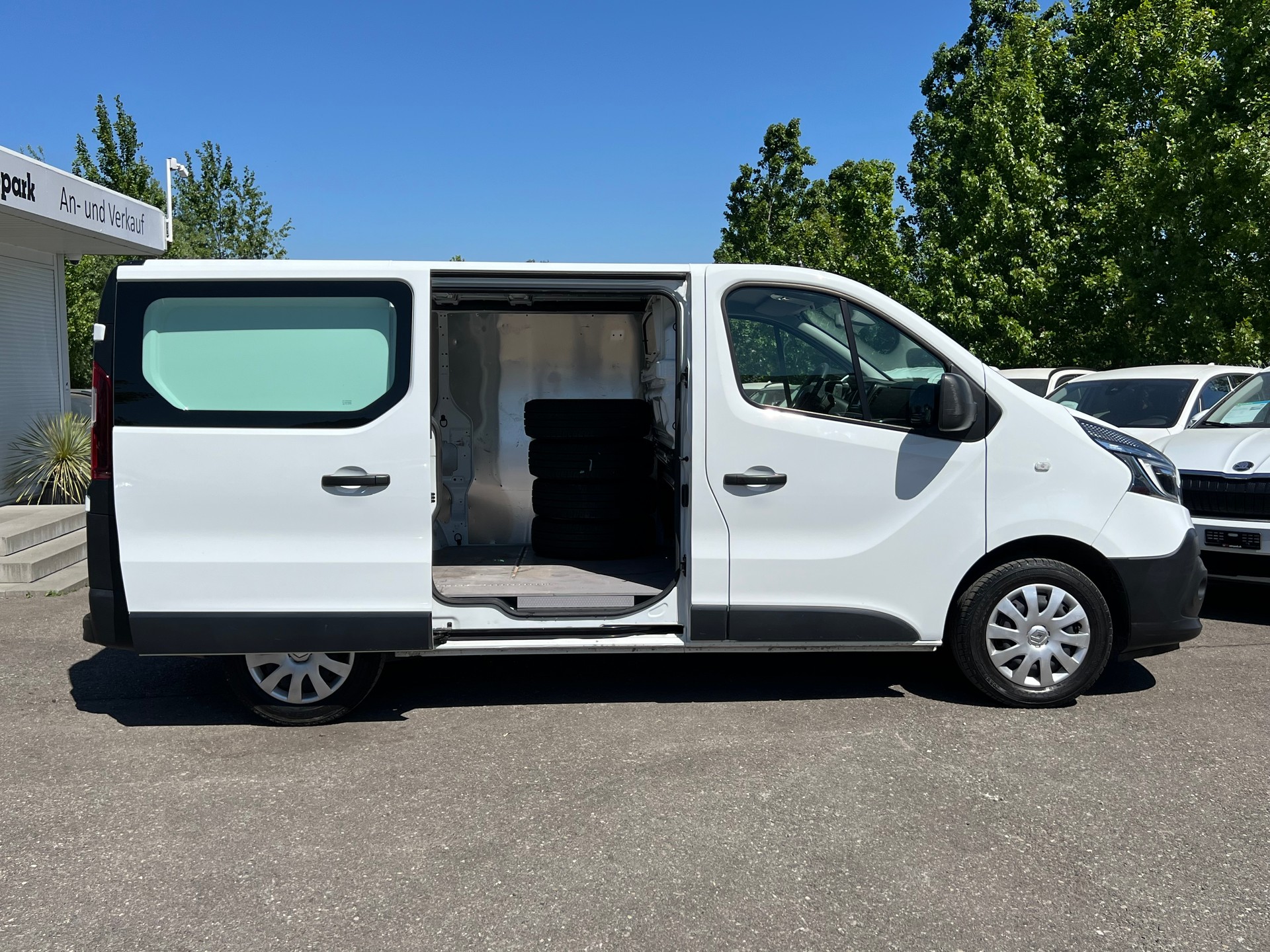 RENAULT Trafic 2.0 dCi 120 3.0t Business L1H1 *CH-Fahrzeug*Ab MFK*Klima*Rückfahrkamera*-image-4
