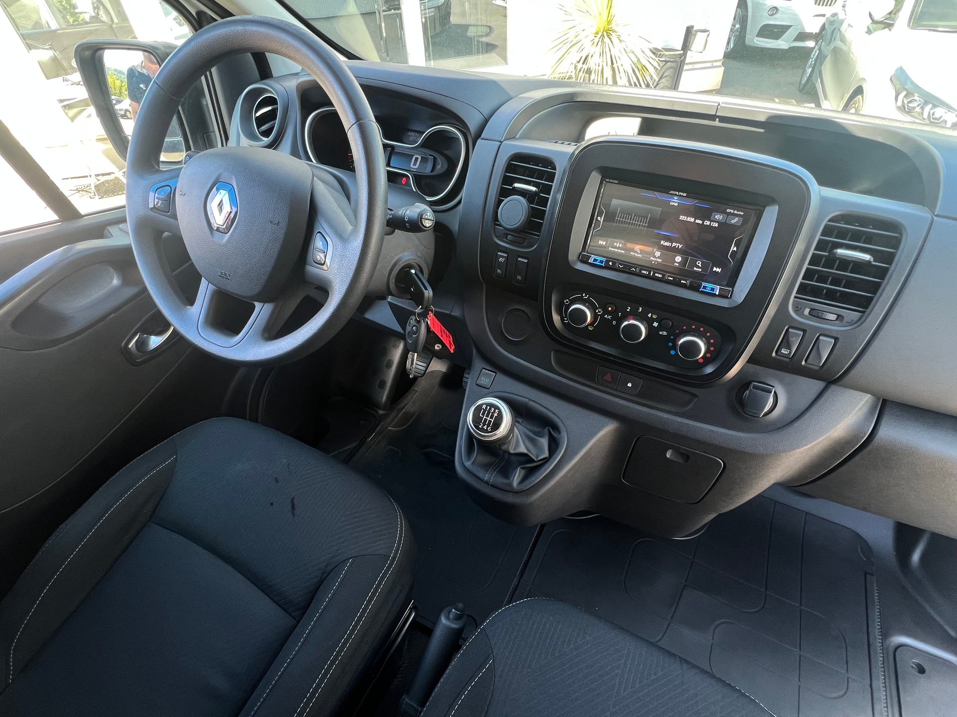 RENAULT Trafic 2.0 dCi 120 3.0t Business L1H1 *CH-Fahrzeug*Ab MFK*Klima*Rückfahrkamera*-image-14