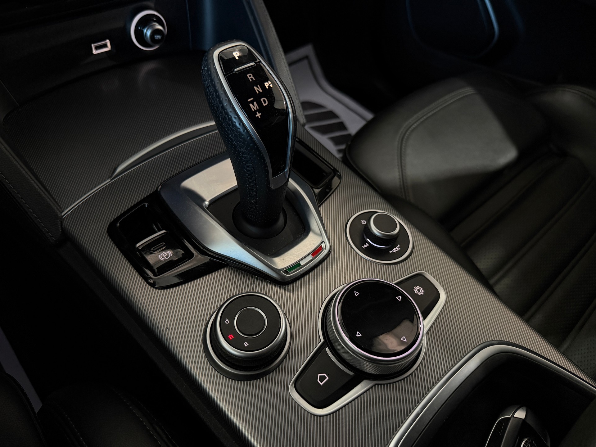 ALFA ROMEO Stelvio 2.0 Veloce Q4 Automatic-image-13