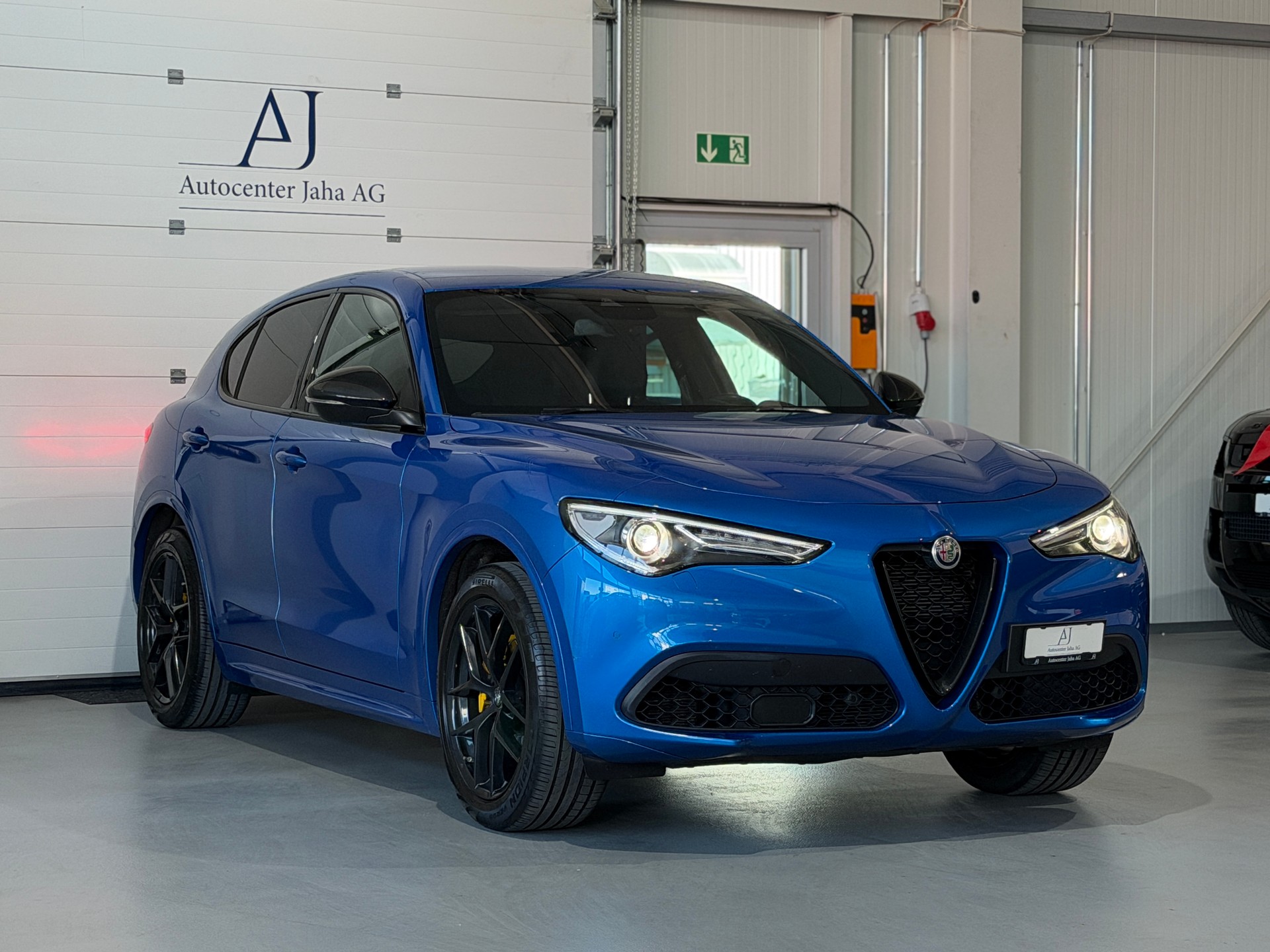 ALFA ROMEO Stelvio 2.0 Veloce Q4 Automatic-image-3
