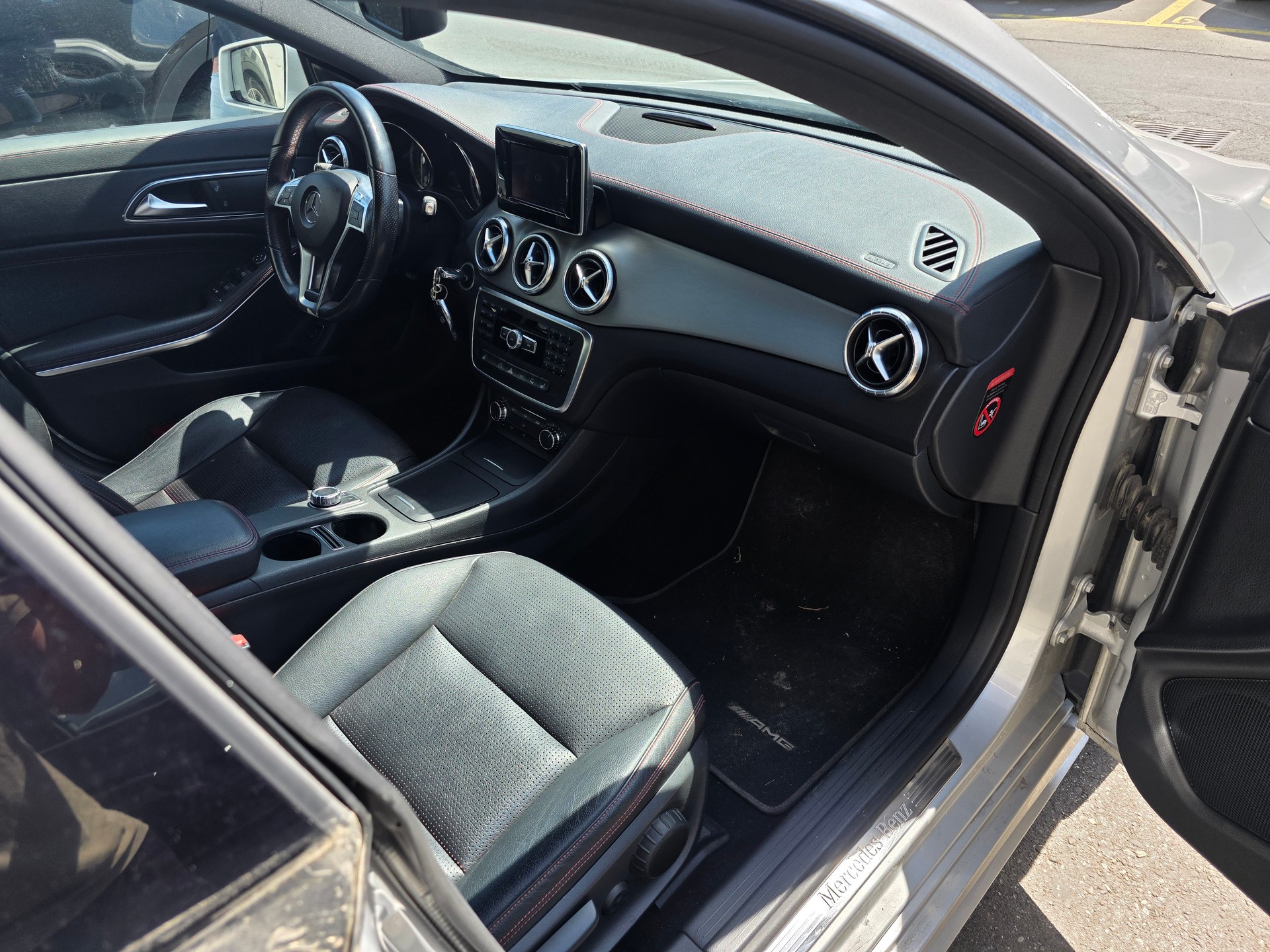 MERCEDES-BENZ CLA 200 AMG Line-image-6
