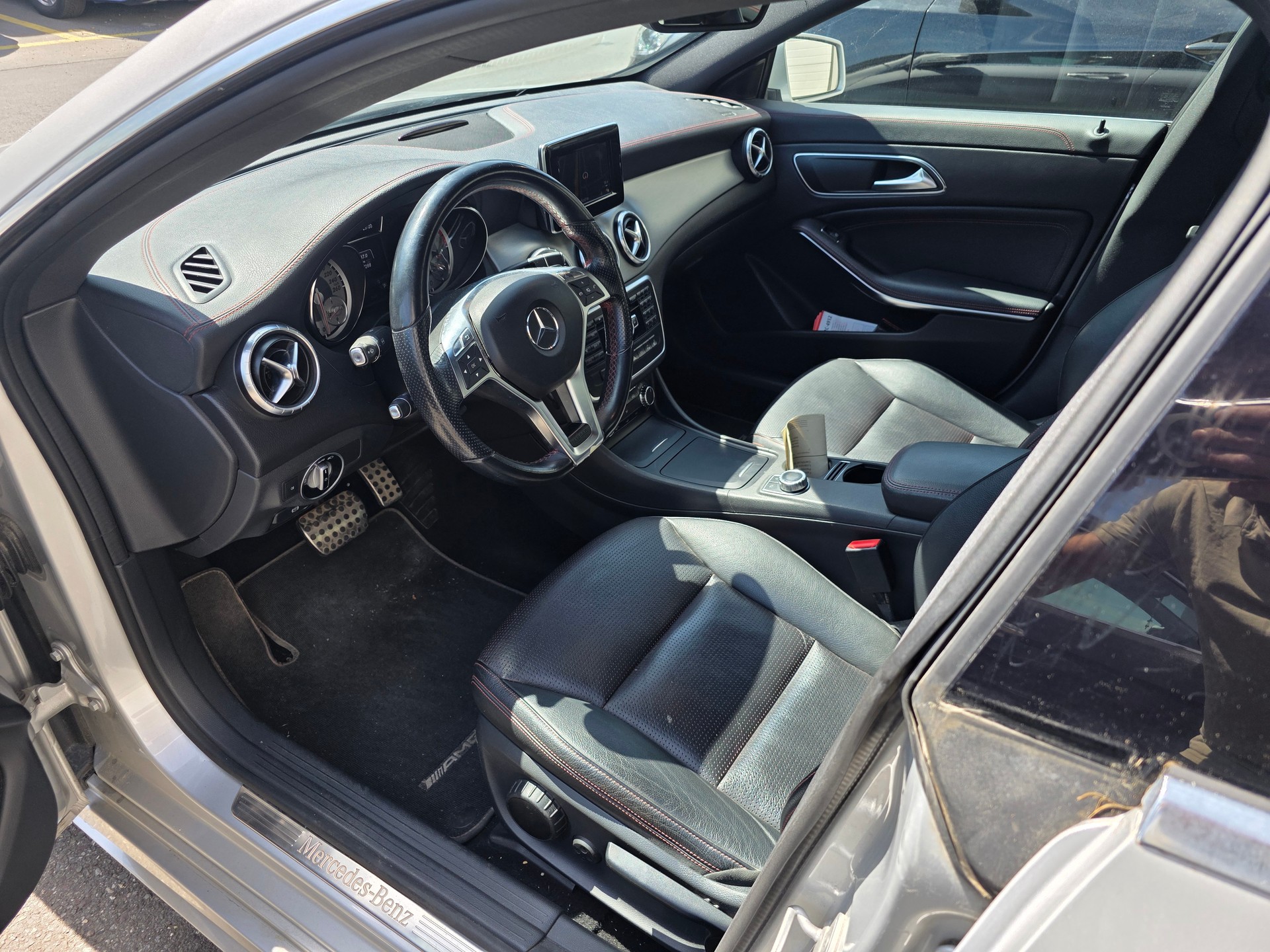 MERCEDES-BENZ CLA 200 AMG Line-image-5