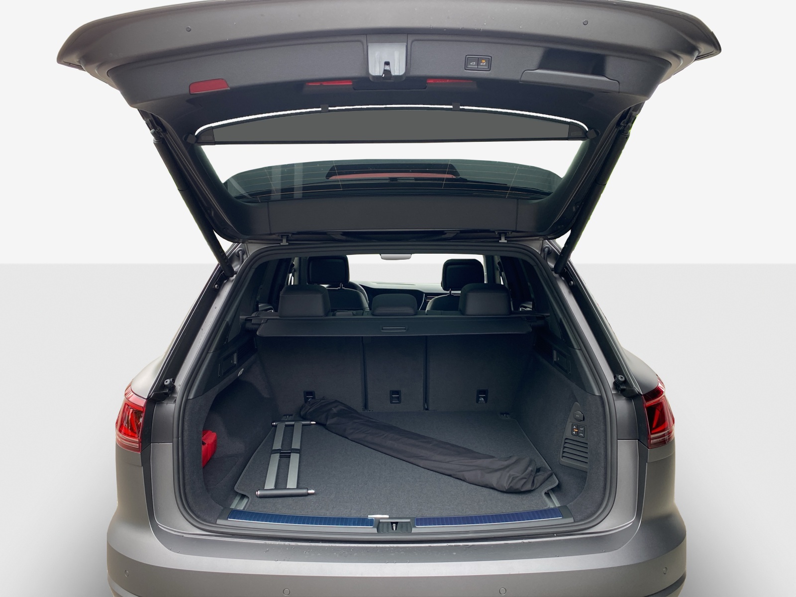 VW Touareg 3.0 TDI R-Line Final Edition Tiptronic-image-11