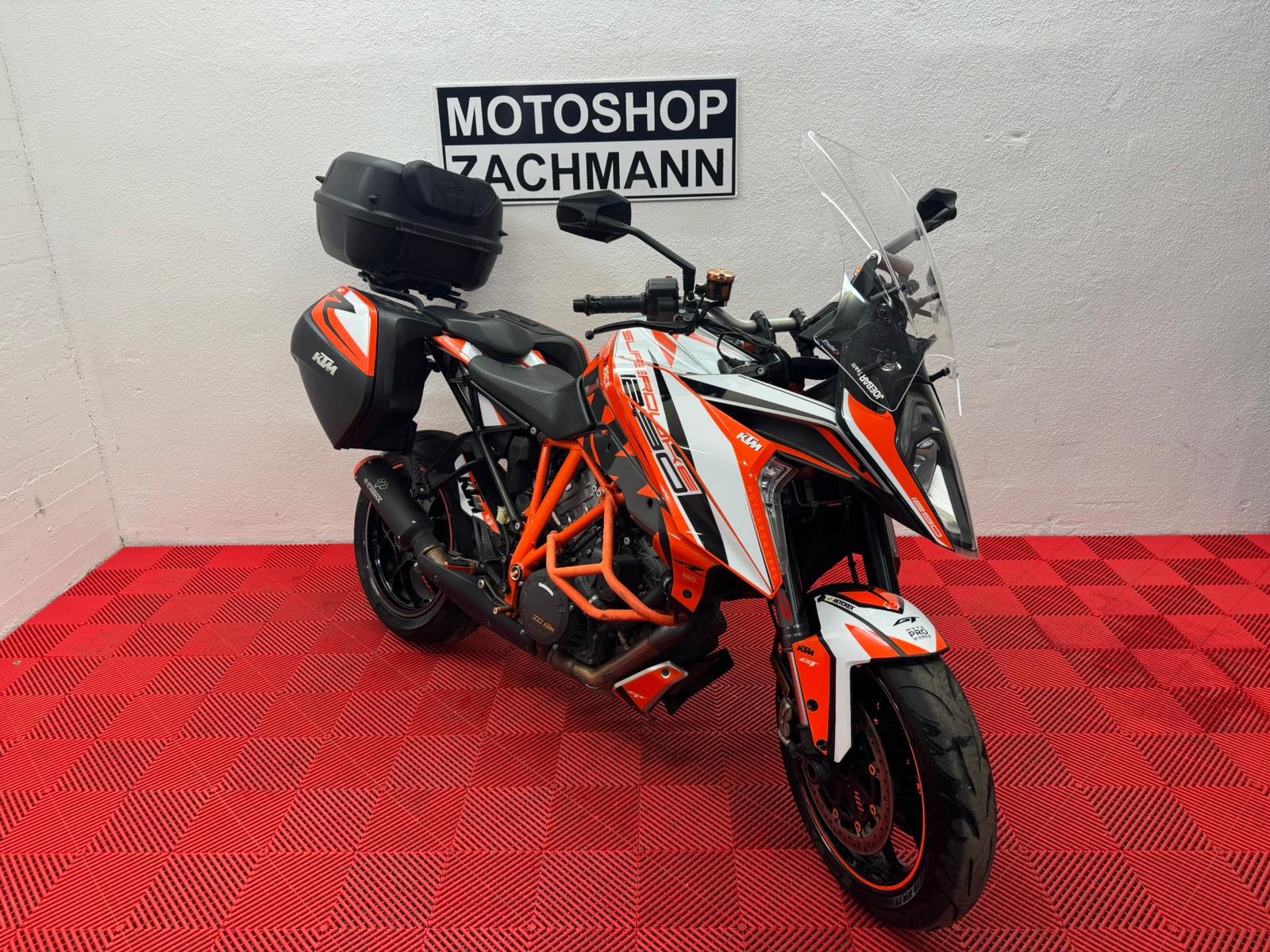 KTM 1290 Super Duke GT-showroom-element-2