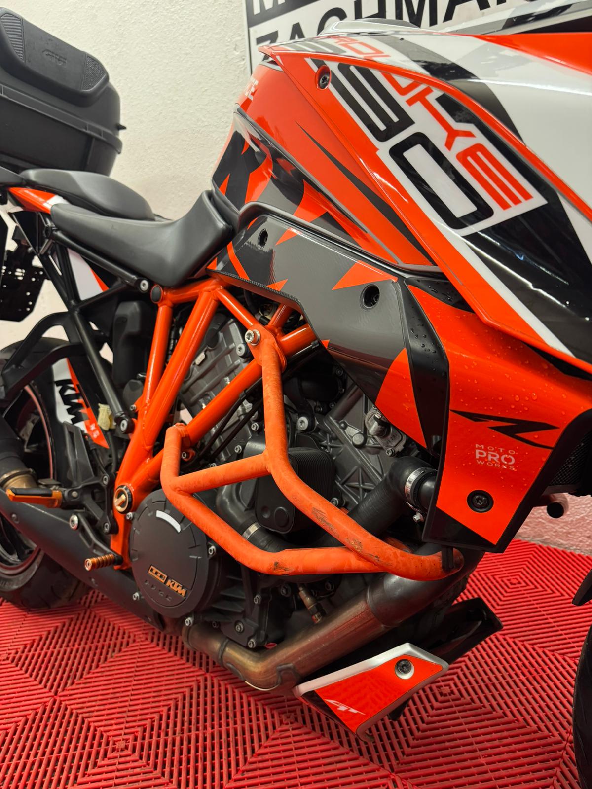 KTM 1290 Super Duke GT-image-4