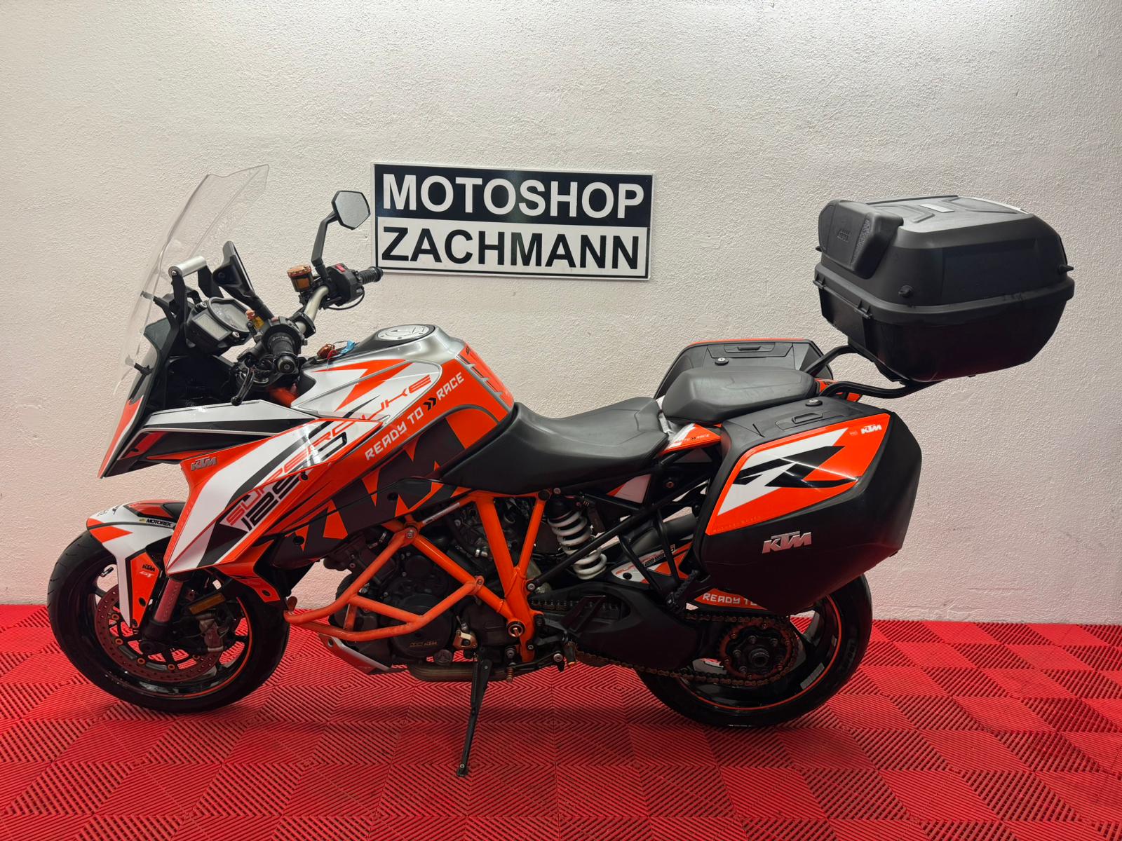 KTM 1290 Super Duke GT-showroom-element-3