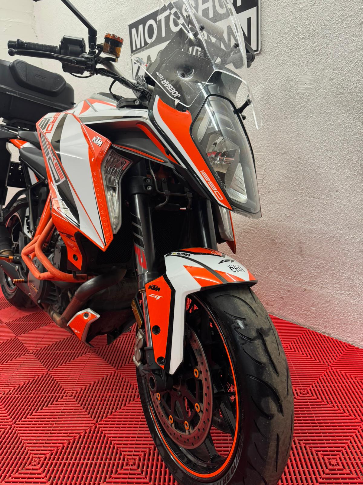 KTM 1290 Super Duke GT-image-10