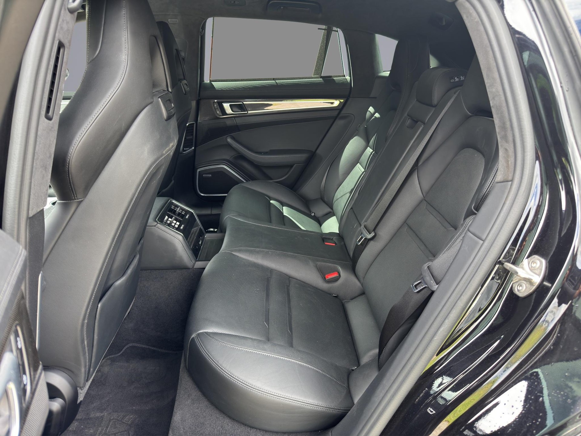 PORSCHE Panamera Sport Turismo 4.0 V8 GTS-image-17