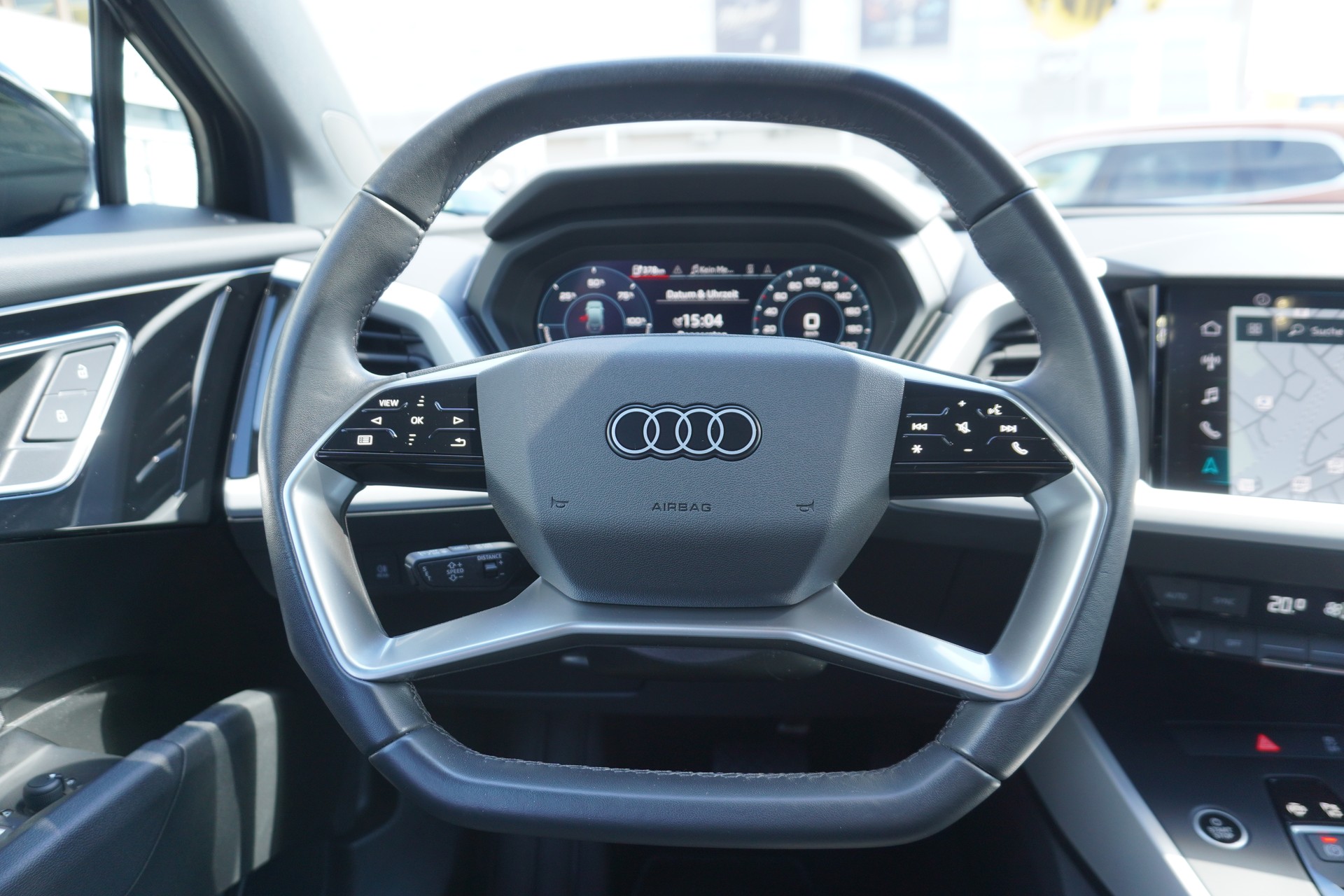 AUDI Q4 e-tron 45 quattro-image-16