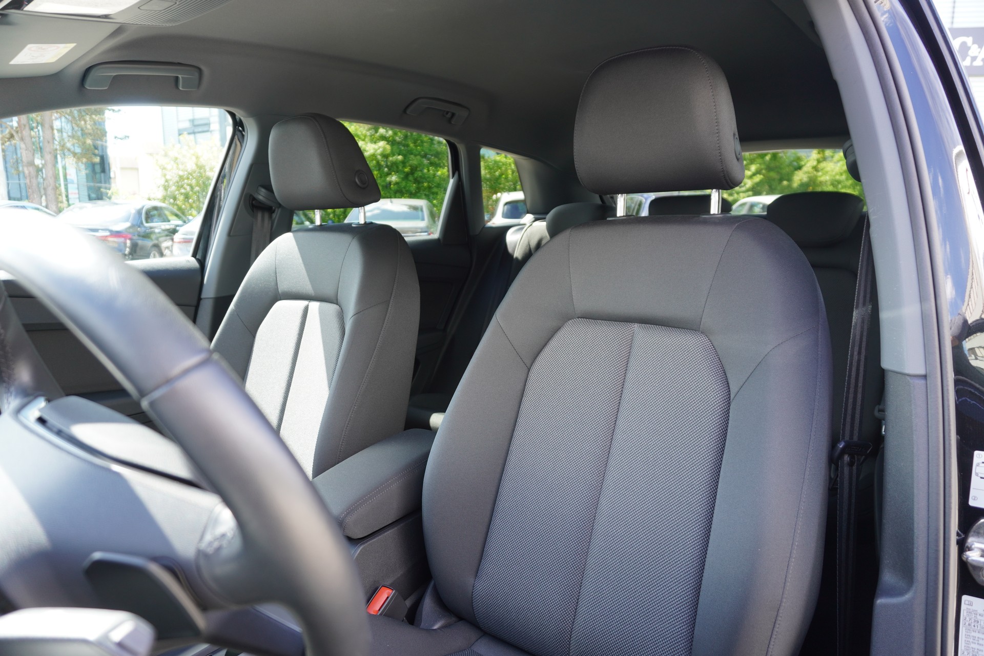 AUDI Q4 e-tron 45 quattro-image-12