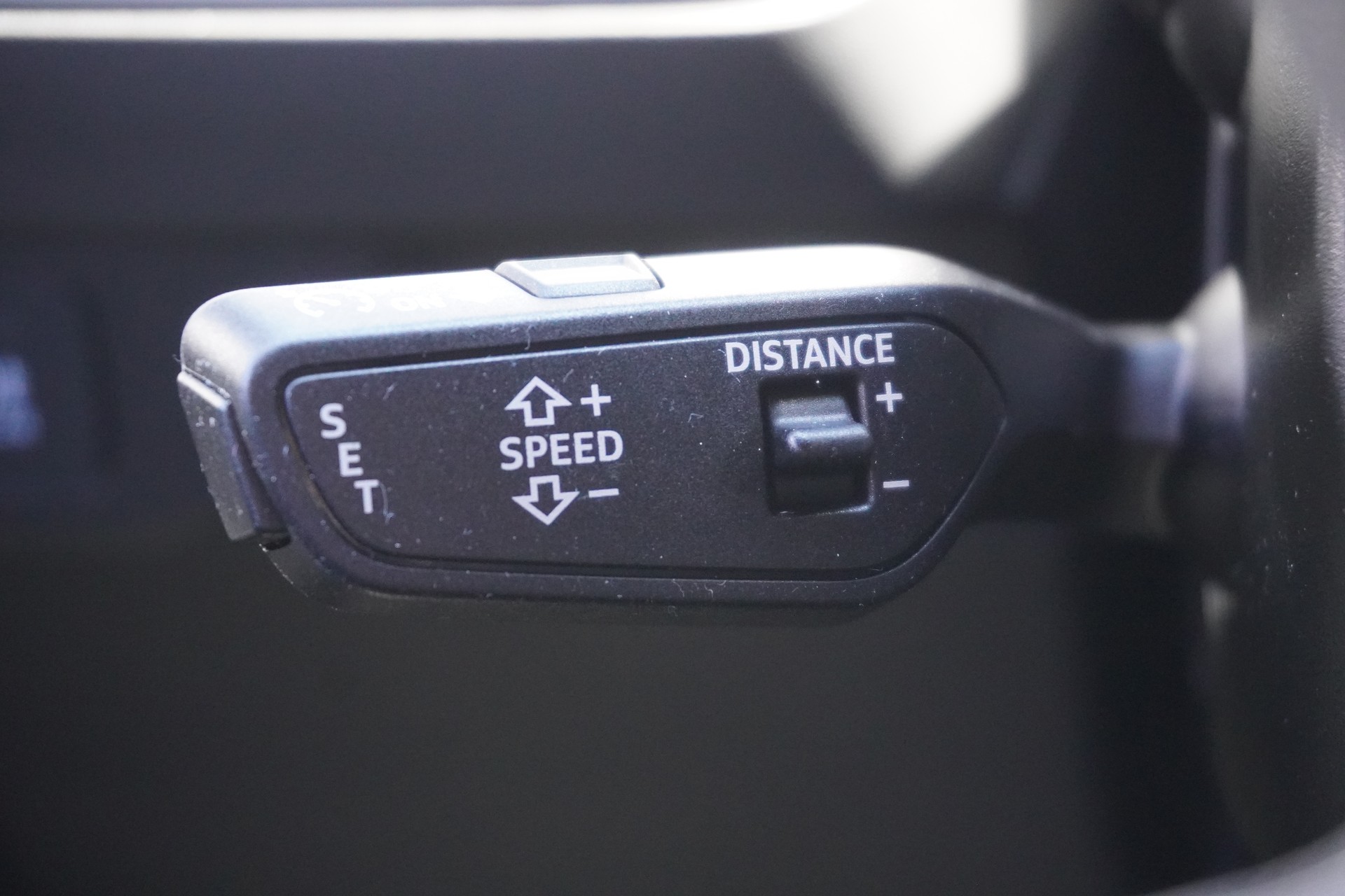 AUDI Q4 e-tron 45 quattro-image-35