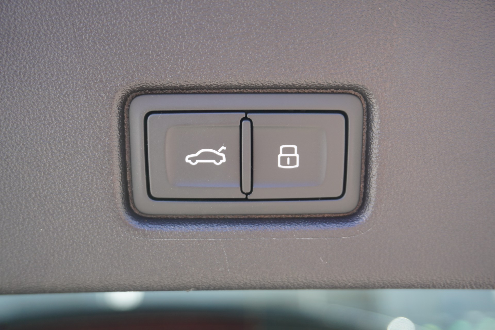 AUDI Q4 e-tron 45 quattro-image-11