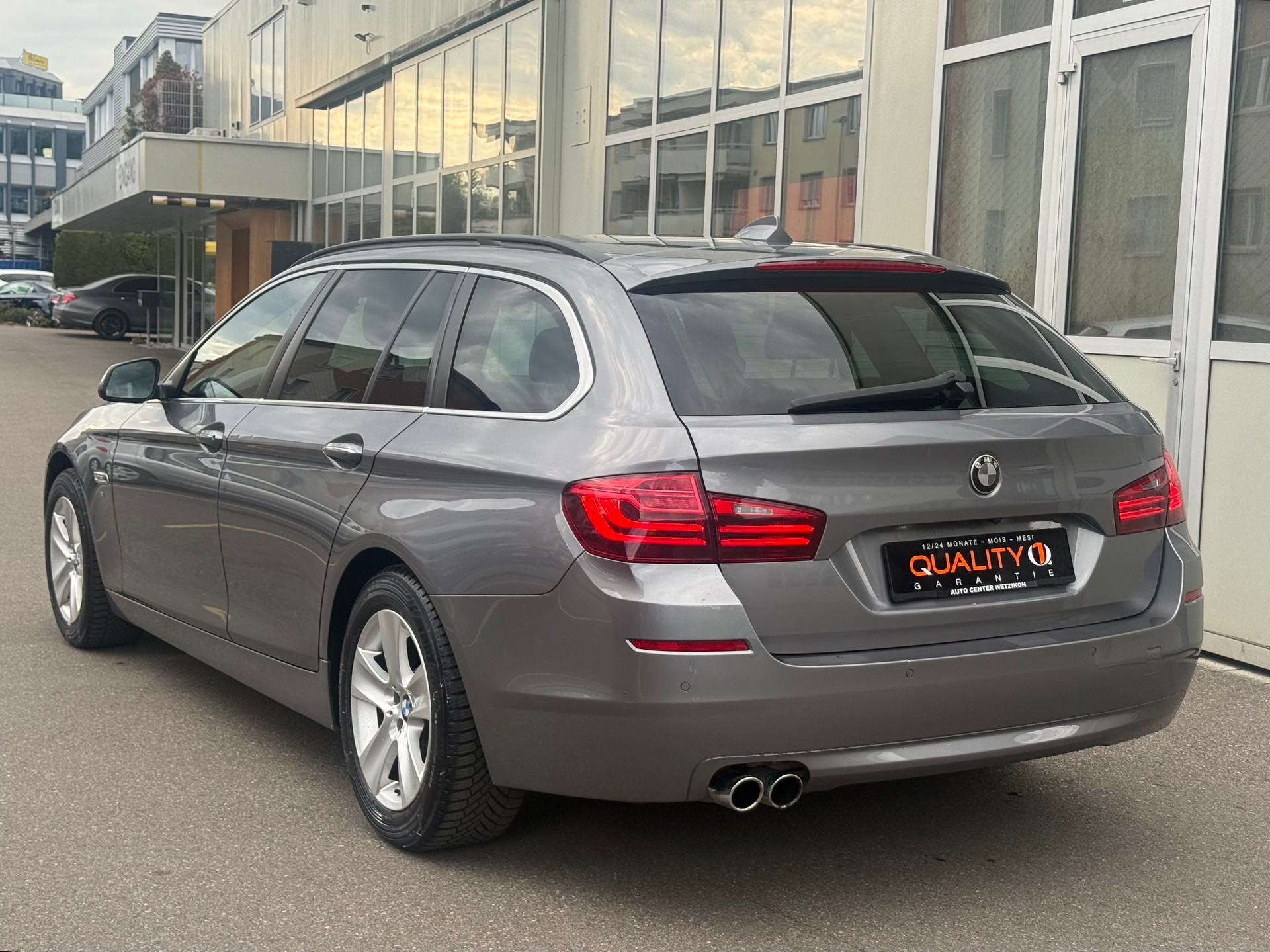 BMW 525d Touring xDrive Luxury Line Steptronic-image-3