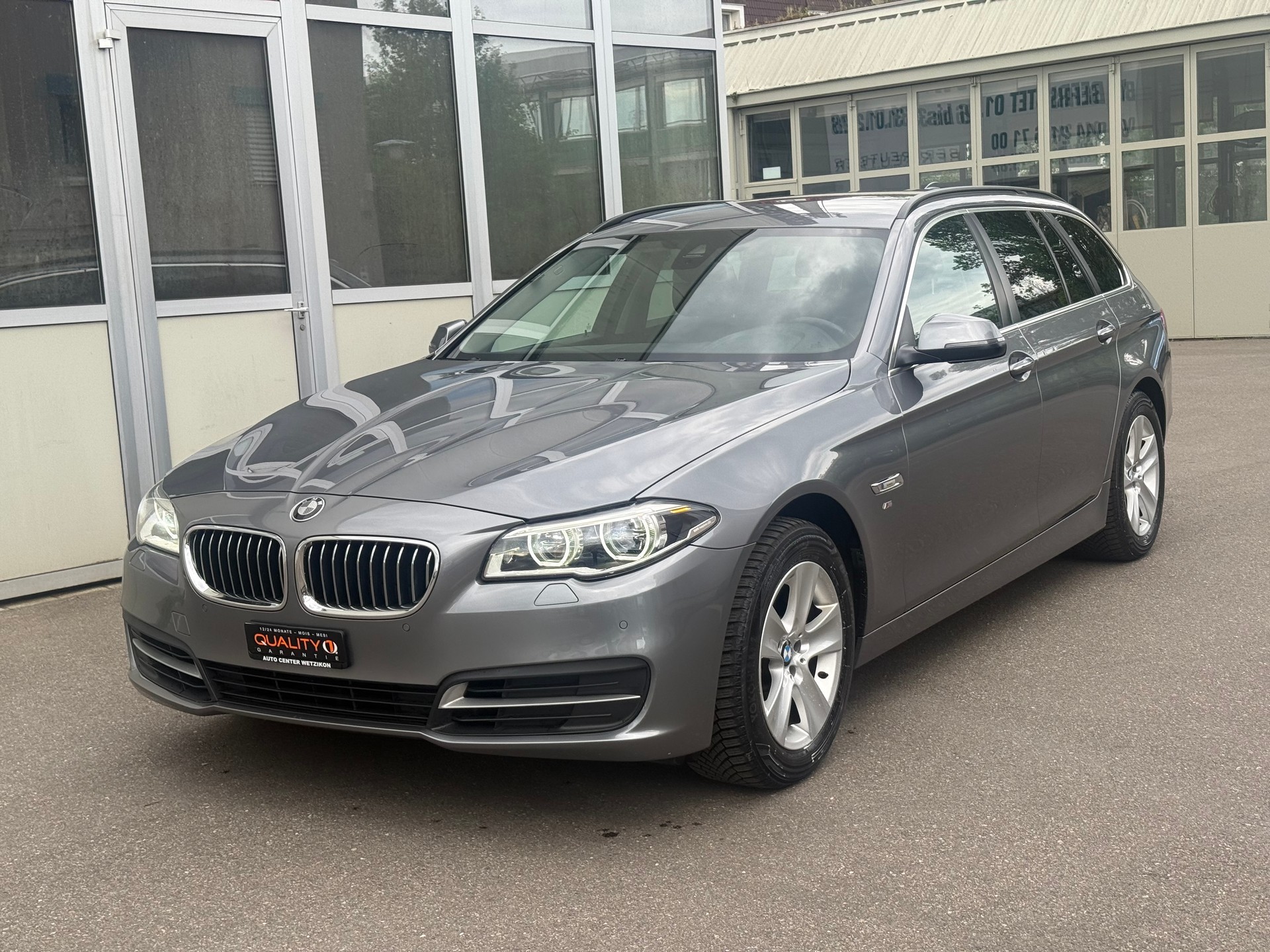BMW 525d Touring xDrive Luxury Line Steptronic-image-2