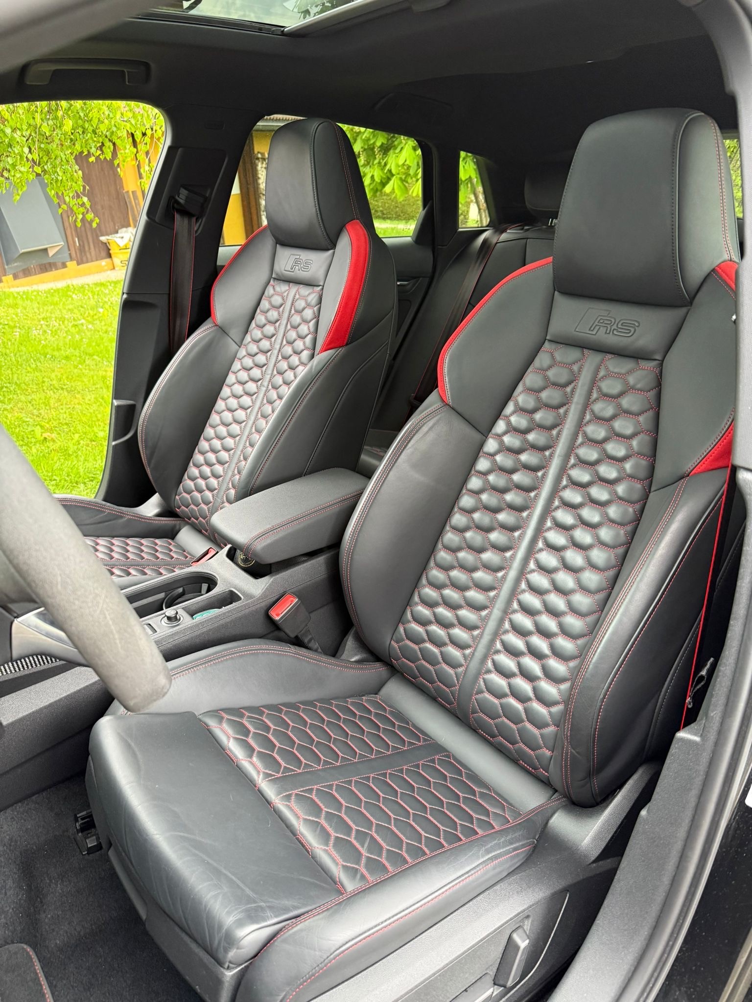 AUDI RS3 Sportback 2.5 TSI quattro S-tronic-image-6