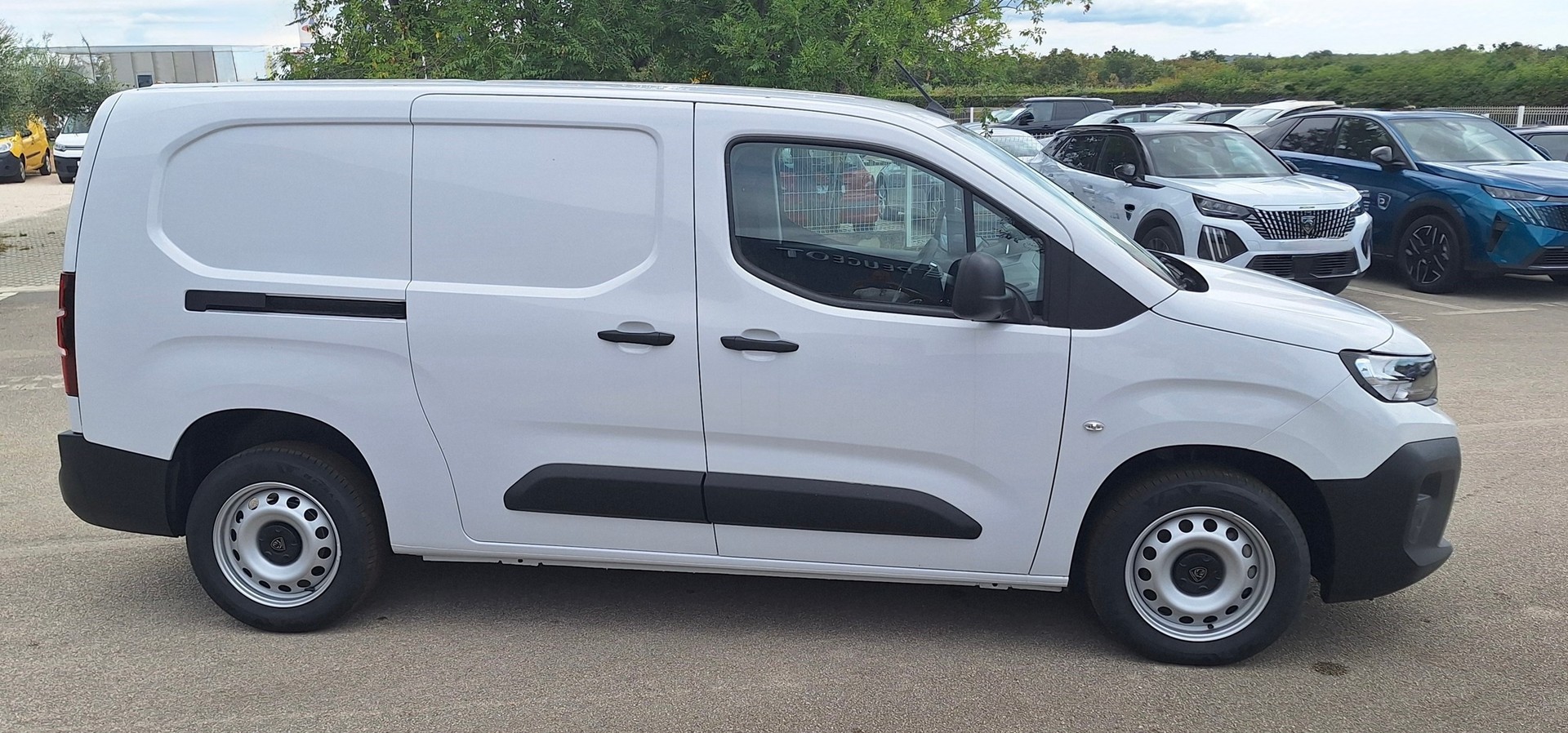 PEUGEOT e-Partner 50kWh Long-showroom-element-2