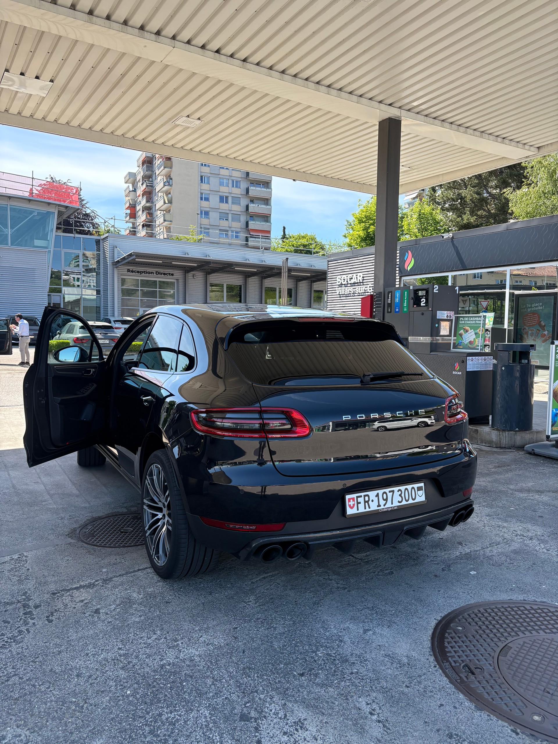PORSCHE Macan-image-0