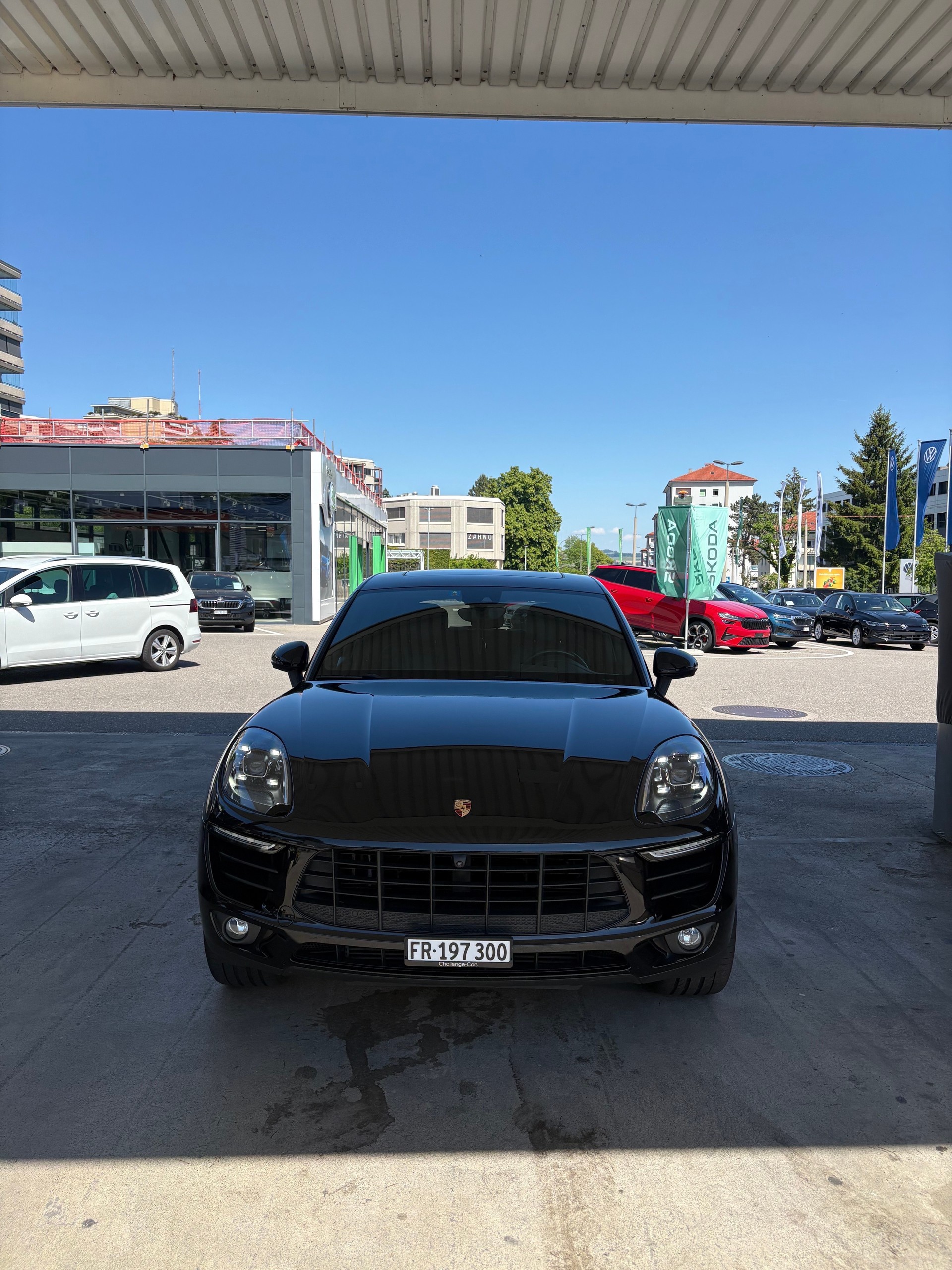 PORSCHE Macan-image-2