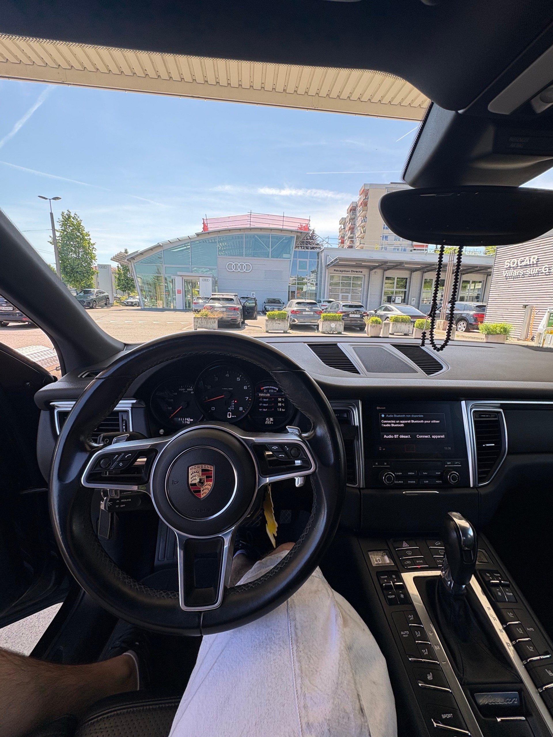 PORSCHE Macan-image-4