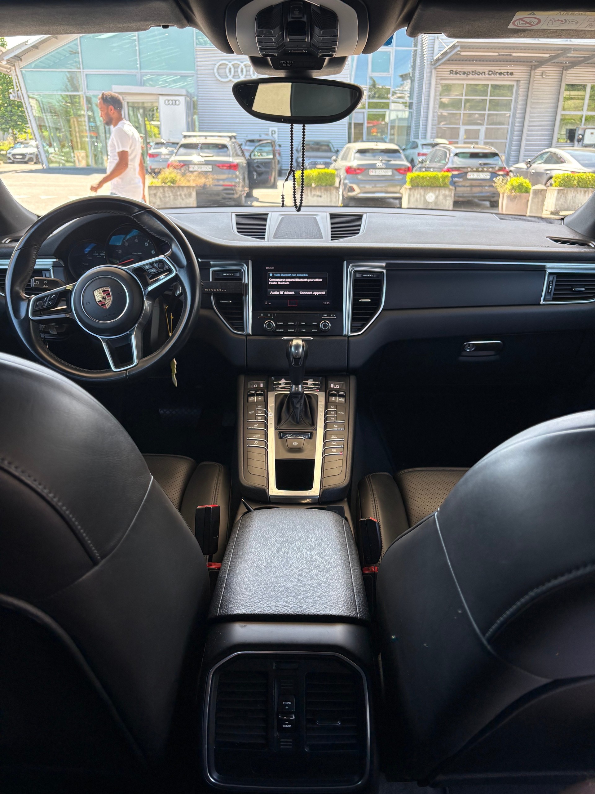 PORSCHE Macan-image-3