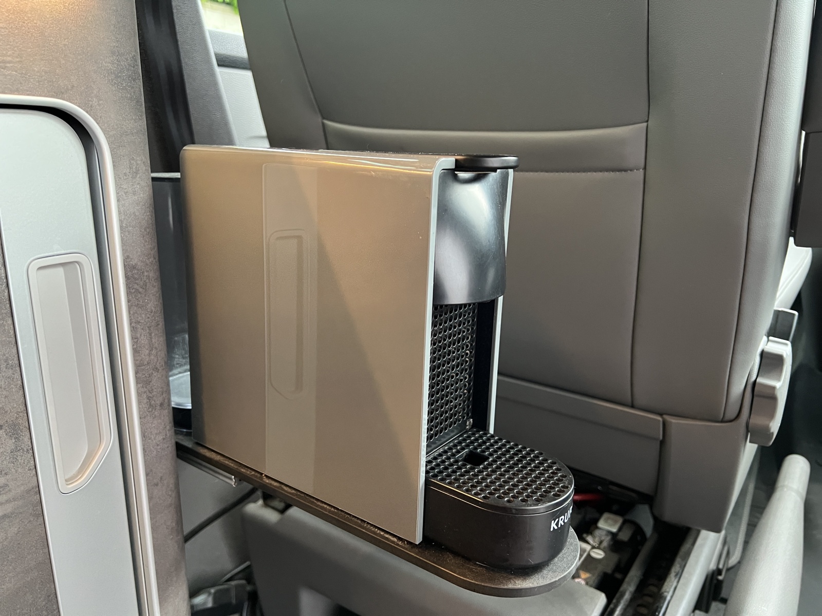 VW VW T6.1 California Ocean 2.0 TDI DSG 4Motion-image-12