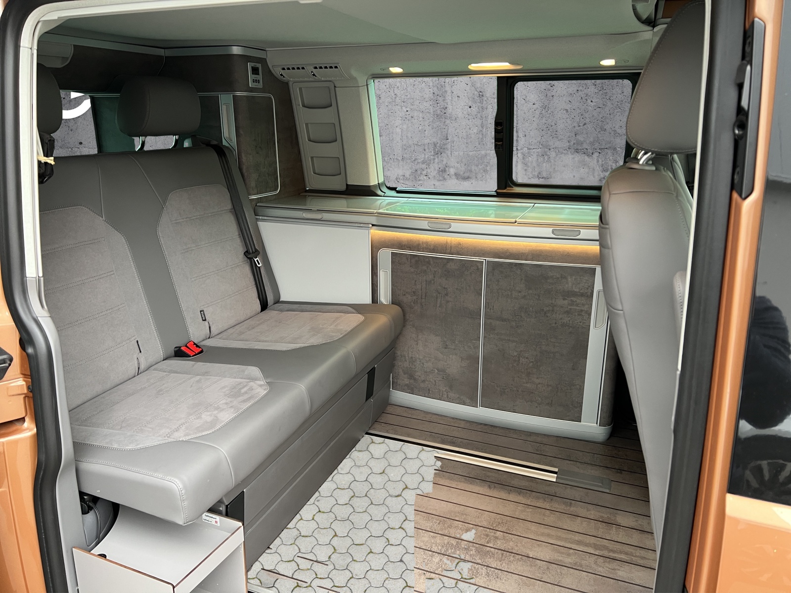 VW VW T6.1 California Ocean 2.0 TDI DSG 4Motion-image-9
