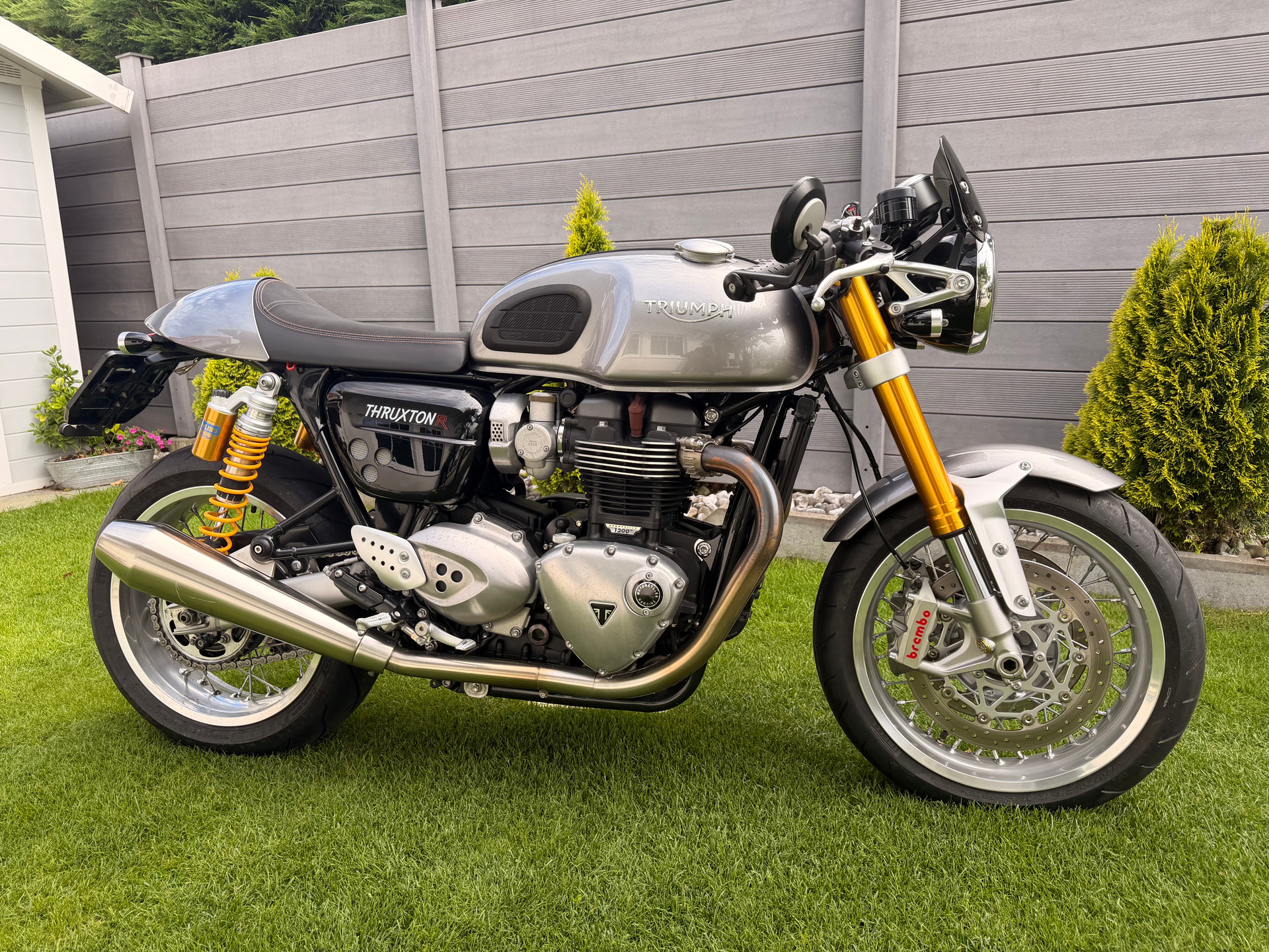 TRIUMPH Thruxton R