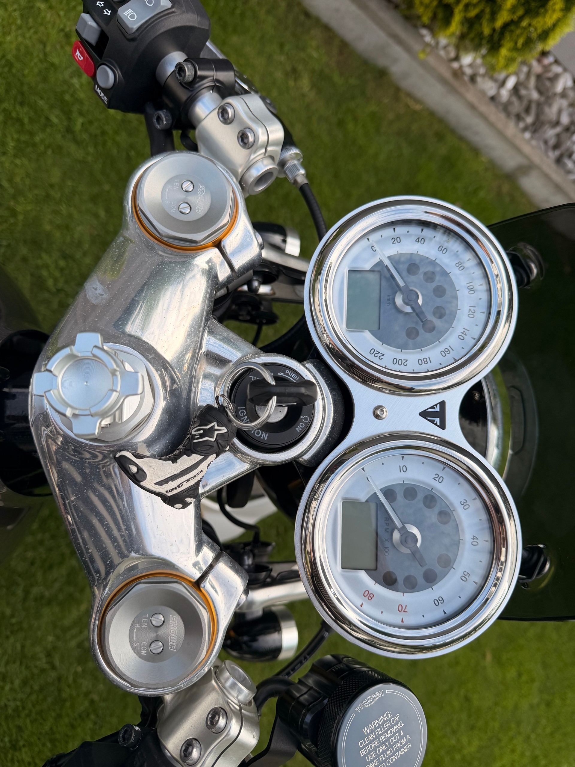 TRIUMPH Thruxton R-image-2