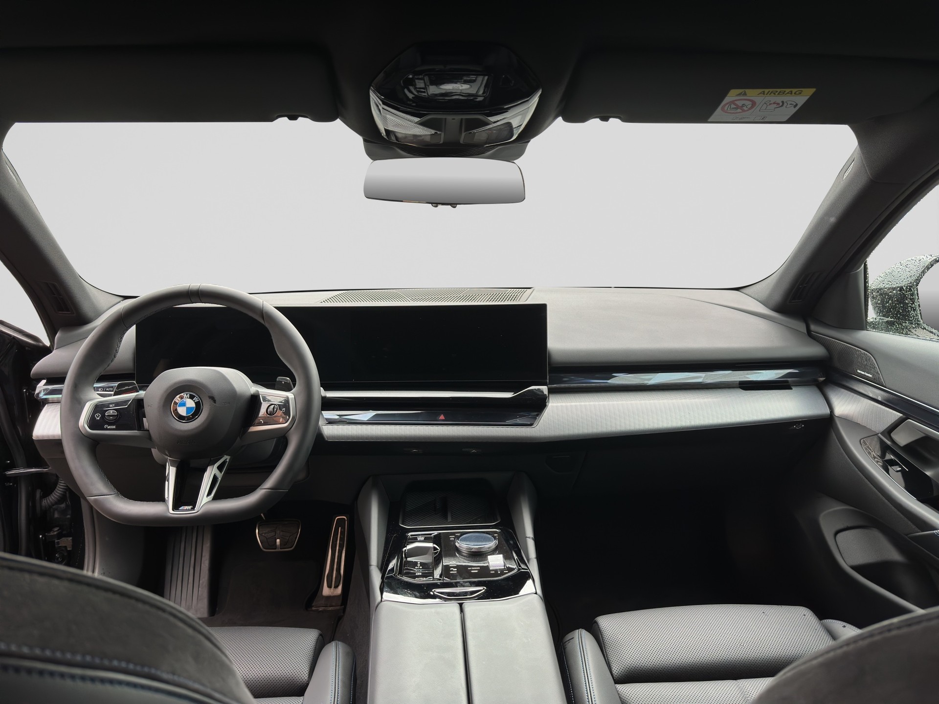 BMW 520i 48V M Sport Steptronic-image-12