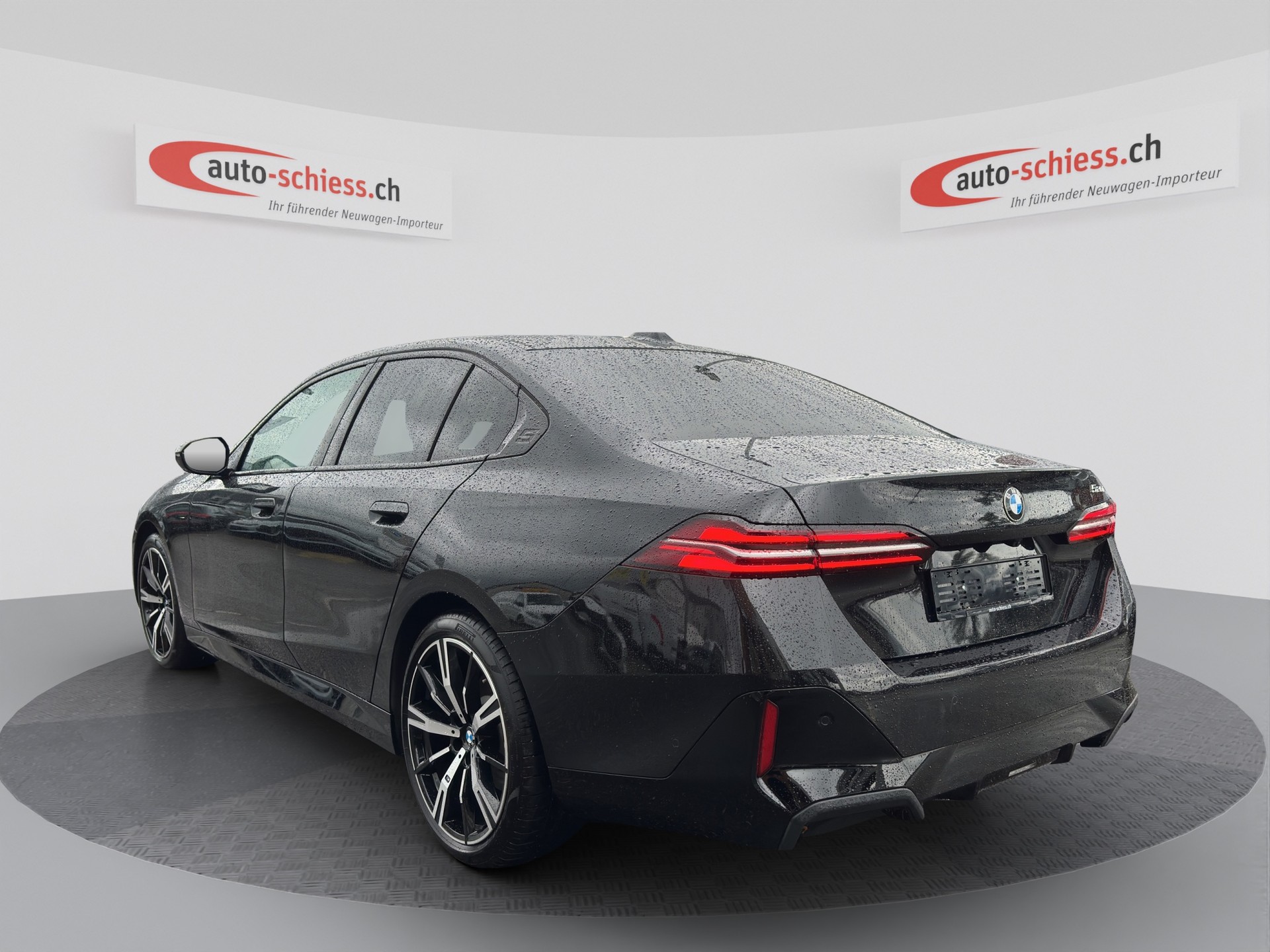 BMW 520i 48V M Sport Steptronic-image-2