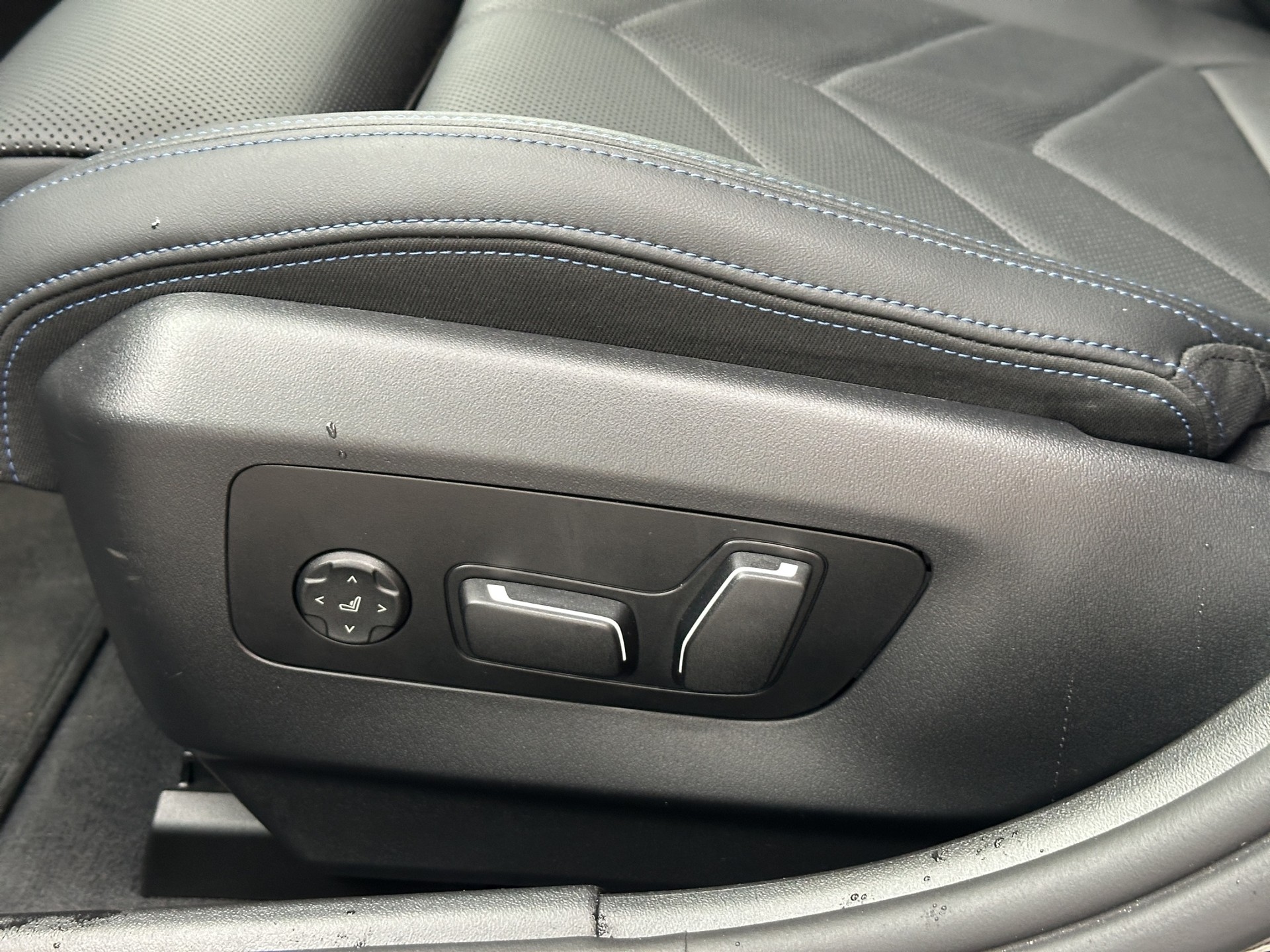 BMW 520i 48V M Sport Steptronic-image-9