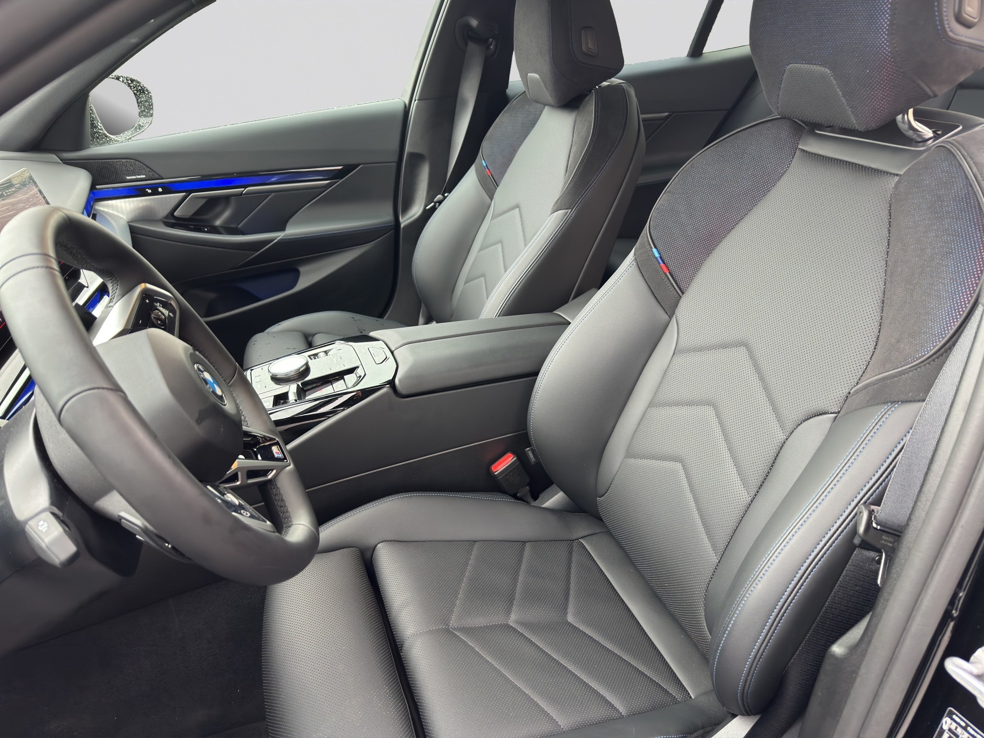 BMW 520i 48V M Sport Steptronic-image-5