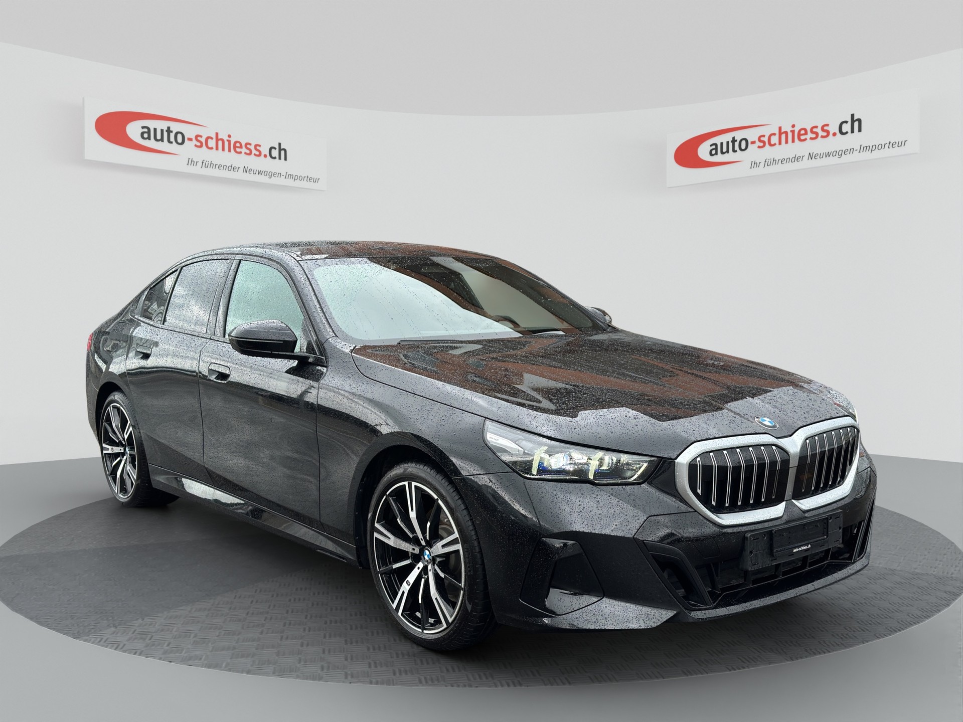 BMW 520i 48V M Sport Steptronic-image-0