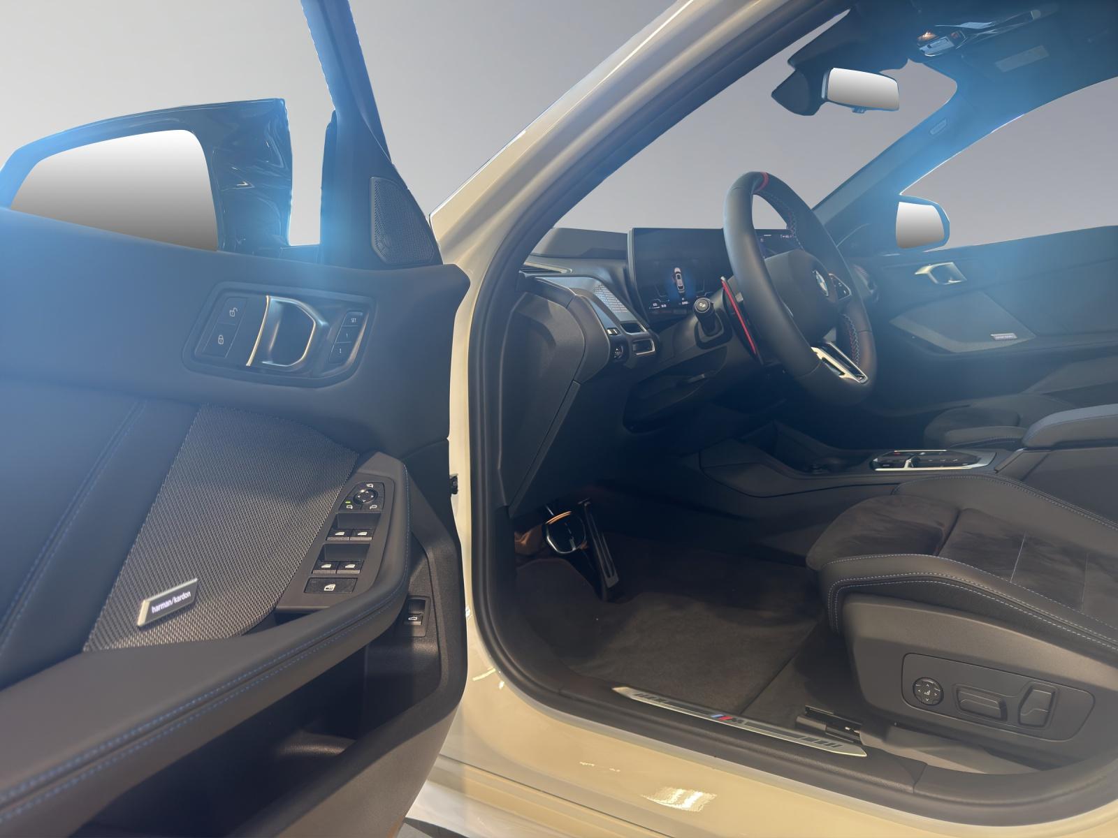 BMW M135i xDrive-image-4