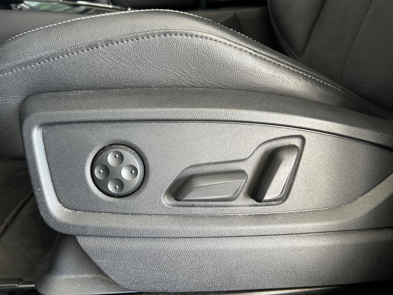 AUDI Q5 50 TFSI e PHEV S line quattro S-tronic-image-19