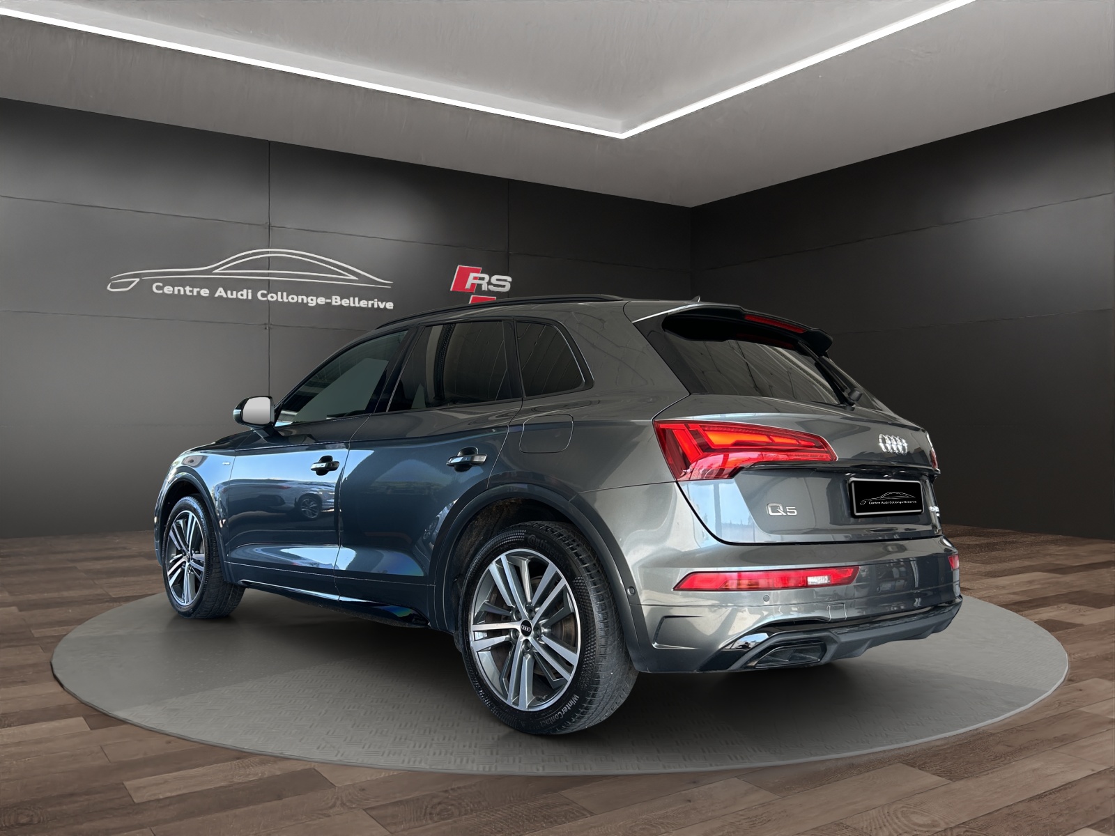 AUDI Q5 50 TFSI e PHEV S line quattro S-tronic-image-3