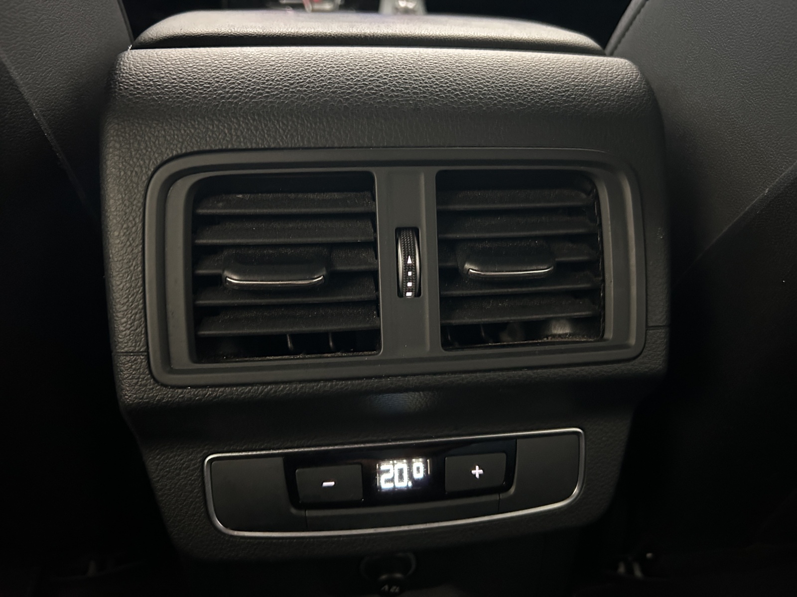 AUDI Q5 50 TFSI e PHEV S line quattro S-tronic-image-11