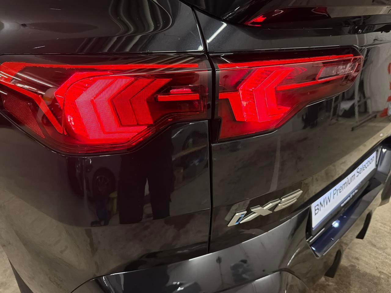 BMW iX2 30 xDrive M Sport-image-11