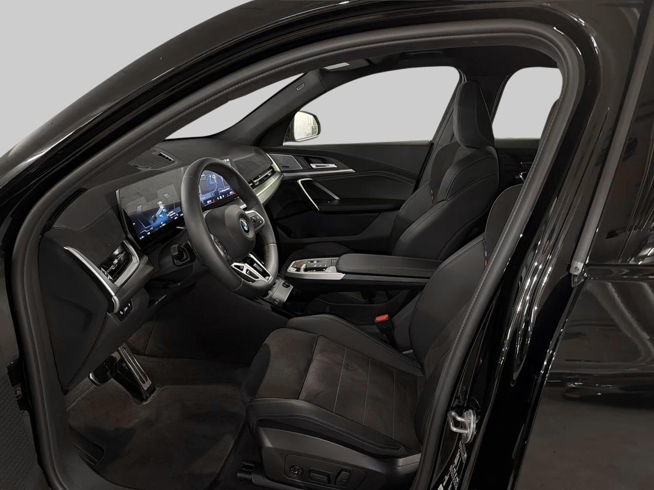 BMW iX2 30 xDrive M Sport-image-14
