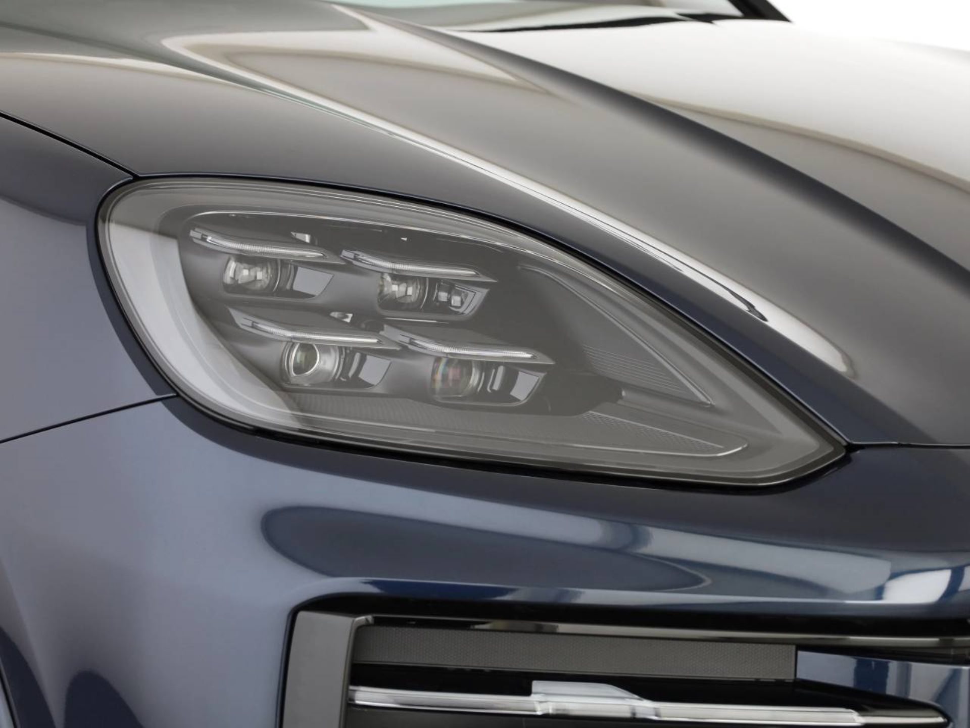 PORSCHE Cayenne E-Hybrid Coupé Black Edition-image-7