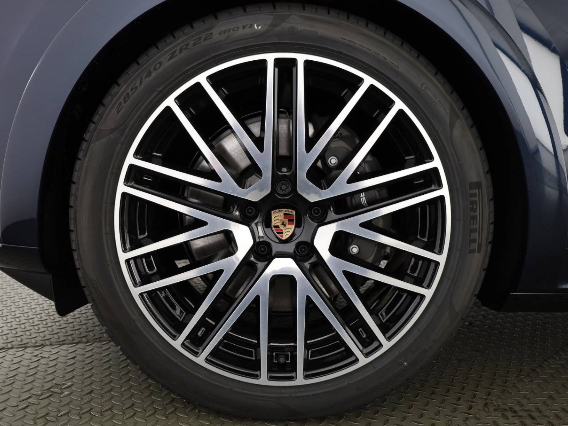PORSCHE Cayenne E-Hybrid Coupé Black Edition-image-8