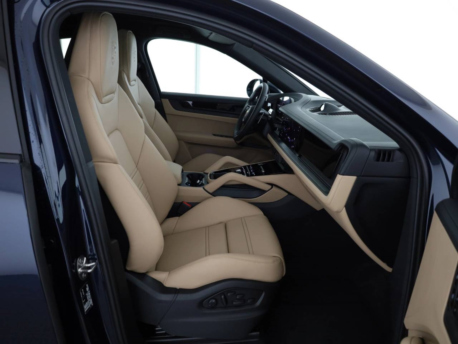 PORSCHE Cayenne E-Hybrid Coupé Black Edition-image-15