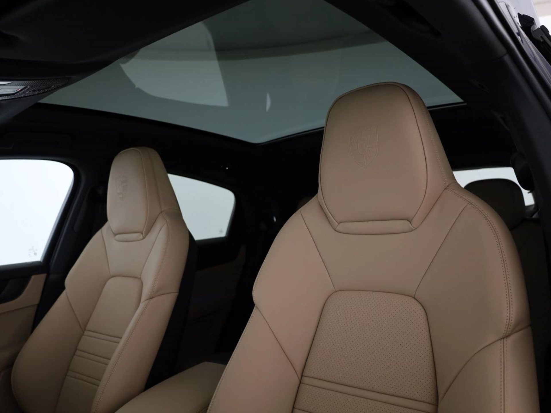 PORSCHE Cayenne E-Hybrid Coupé Black Edition-image-16