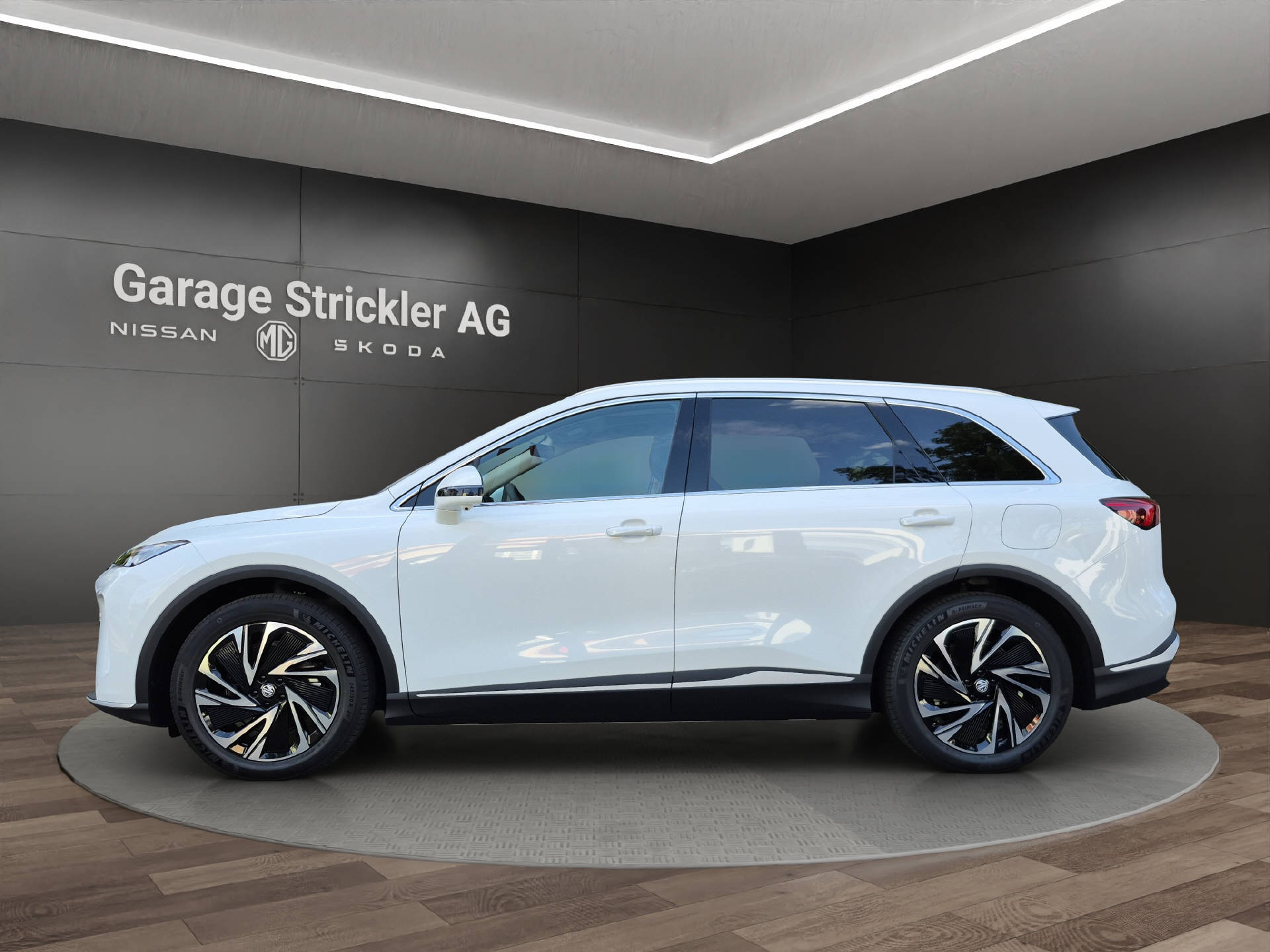 MG S6 EV 77 kWh Luxury 4WD-image-1