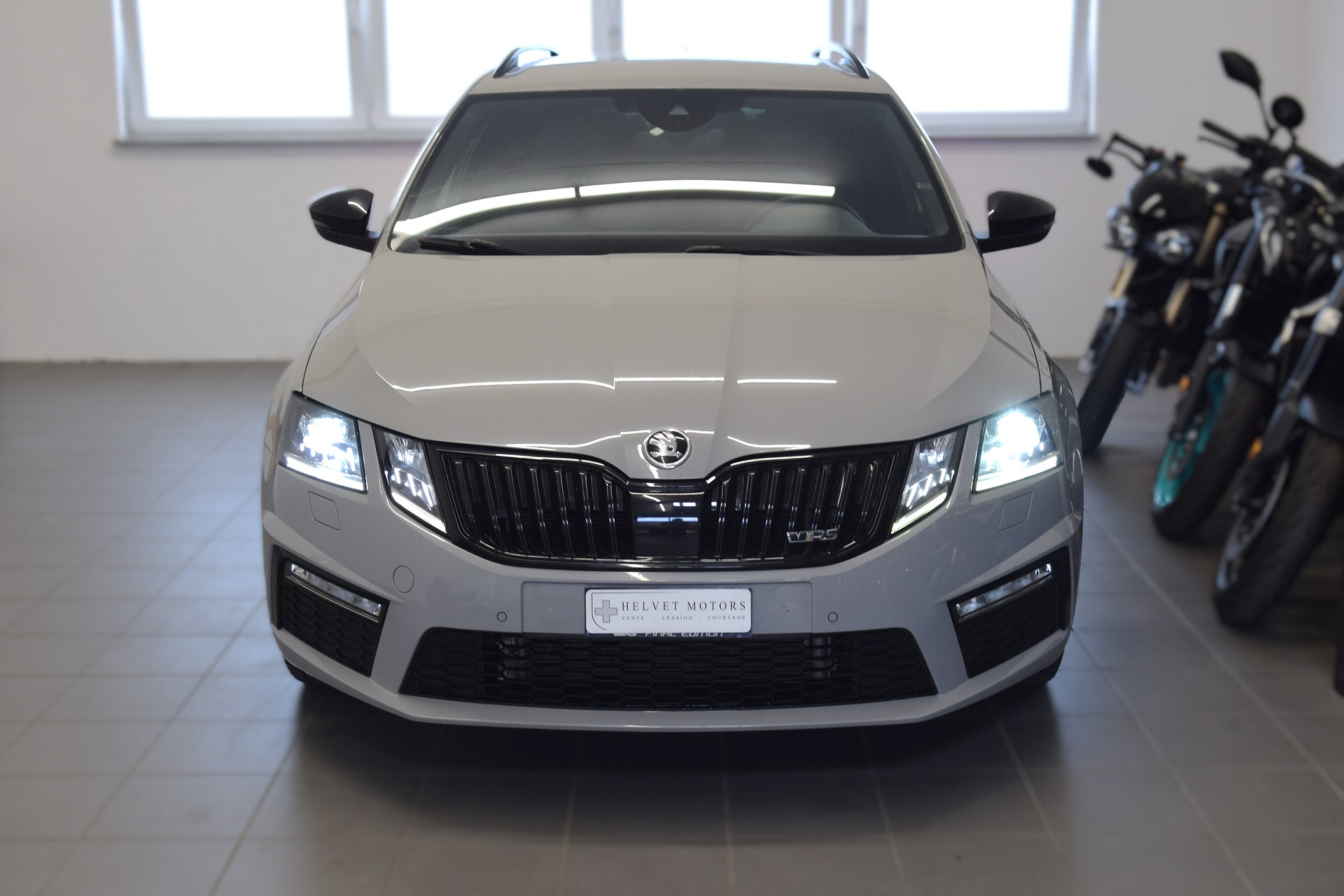 SKODA Octavia Combi 2.0 TSI RS Final Edition DSG-image-1