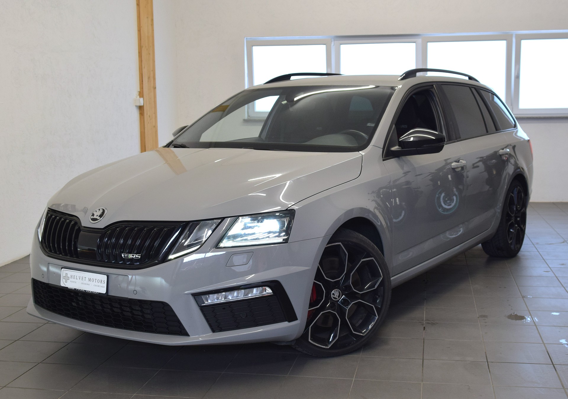 SKODA Octavia Combi 2.0 TSI RS Final Edition DSG-image-0