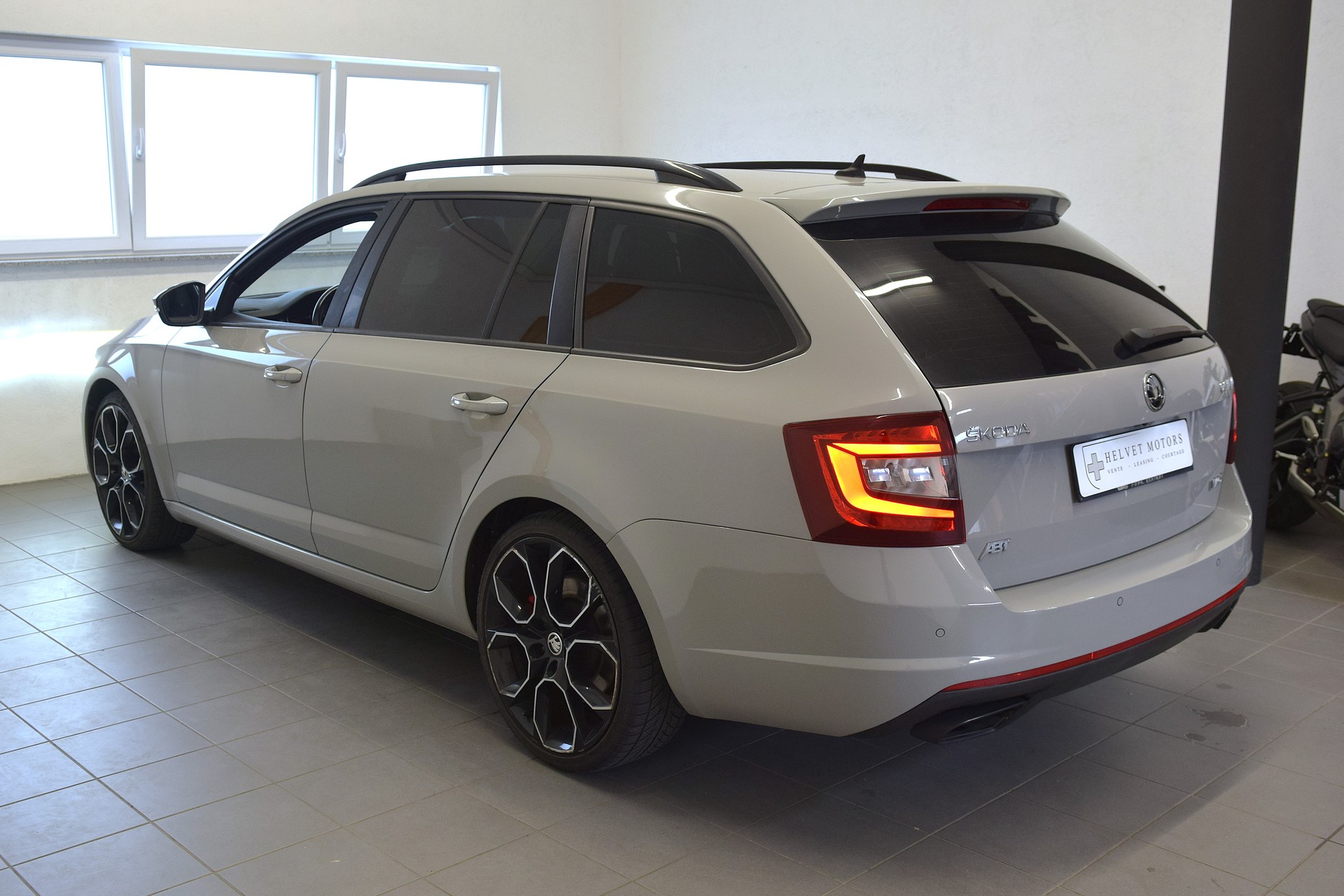 SKODA Octavia Combi 2.0 TSI RS Final Edition DSG-image-6