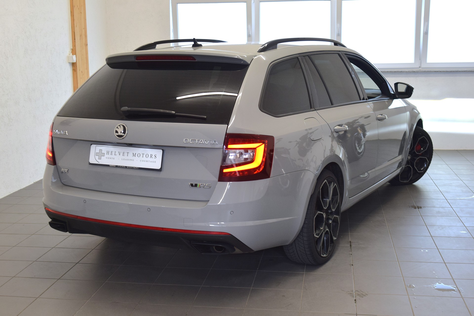 SKODA Octavia Combi 2.0 TSI RS Final Edition DSG-image-3