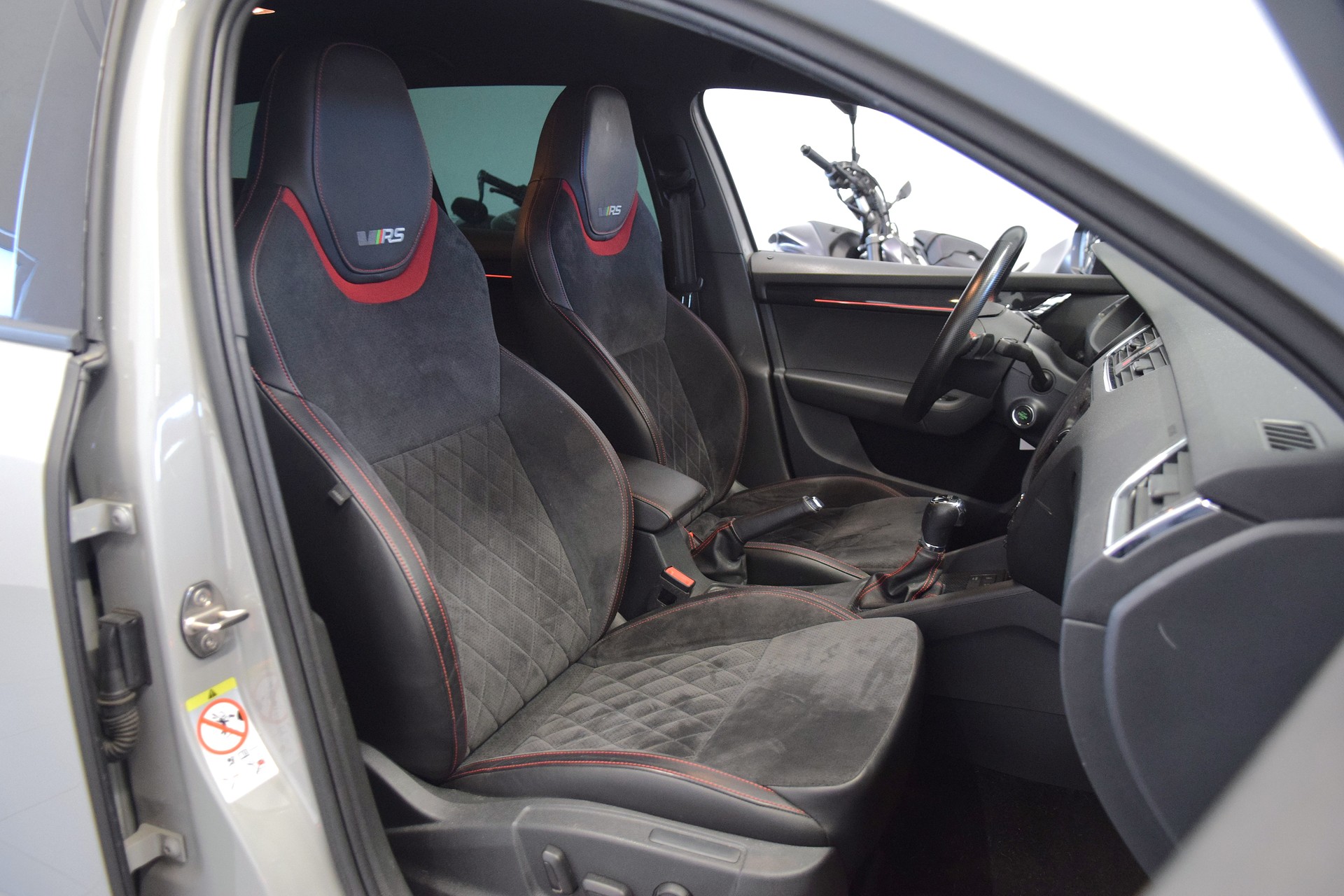 SKODA Octavia Combi 2.0 TSI RS Final Edition DSG-image-8